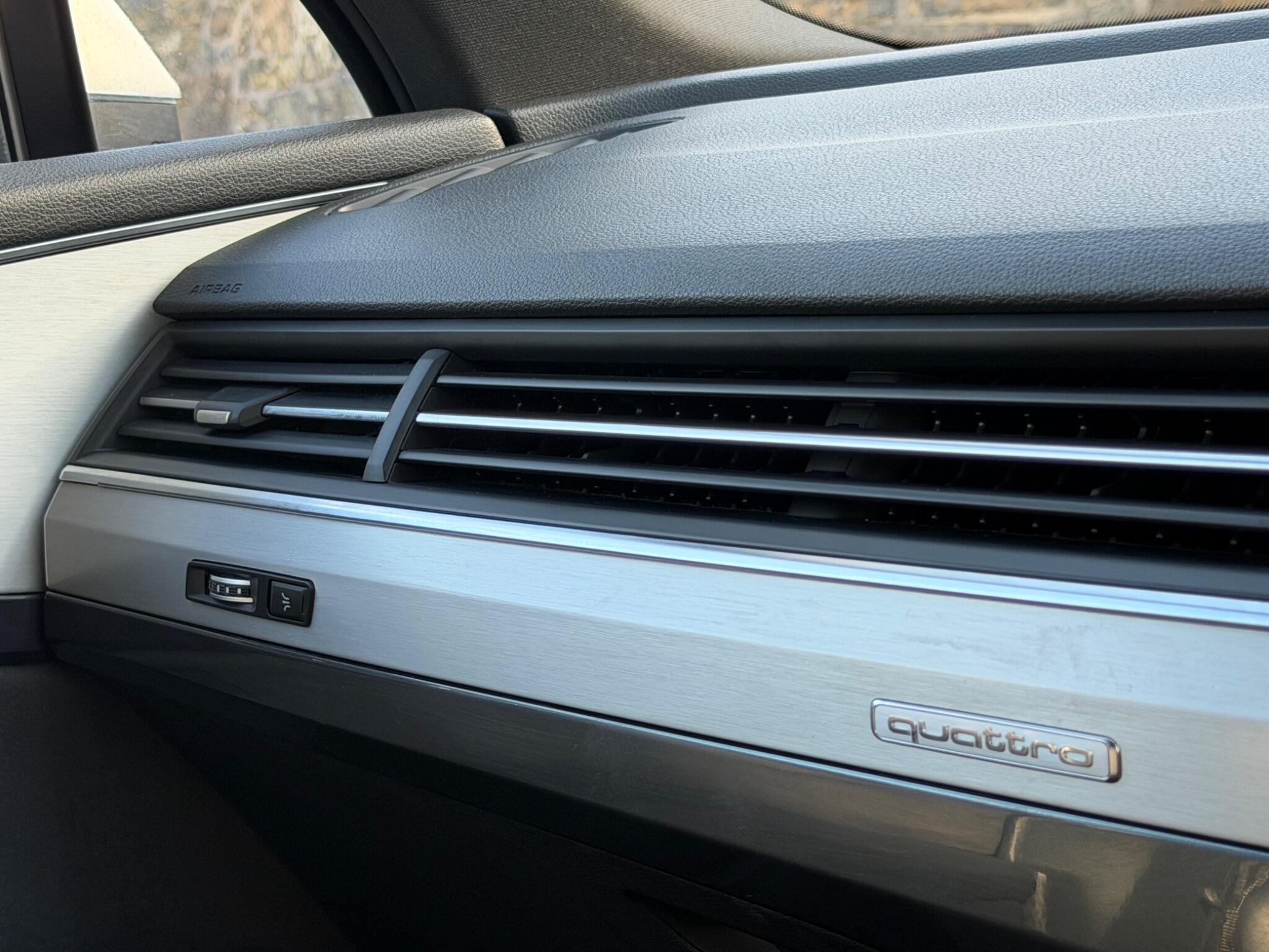 Audi Q7 view 49