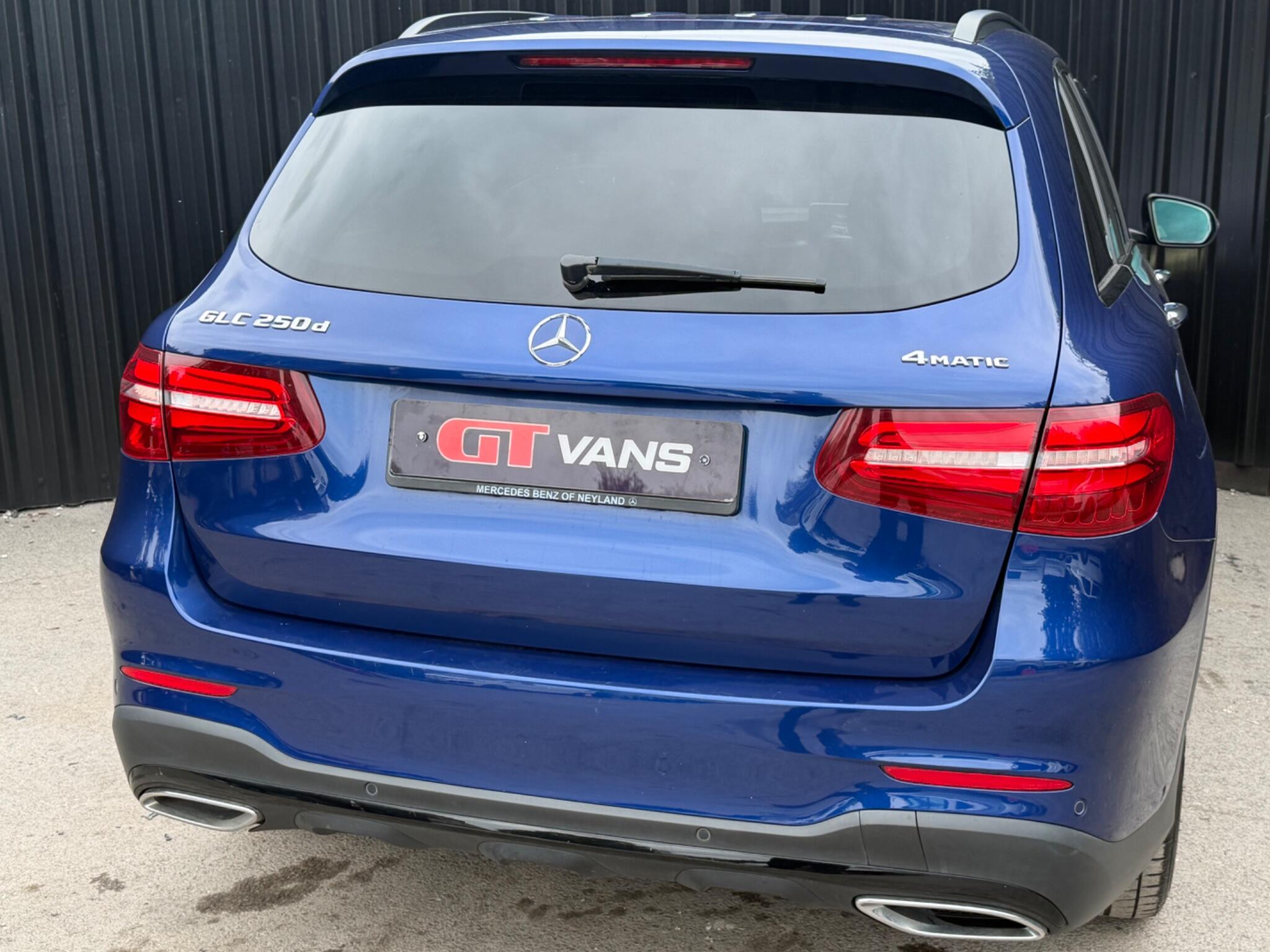 Mercedes-Benz GLC view 29
