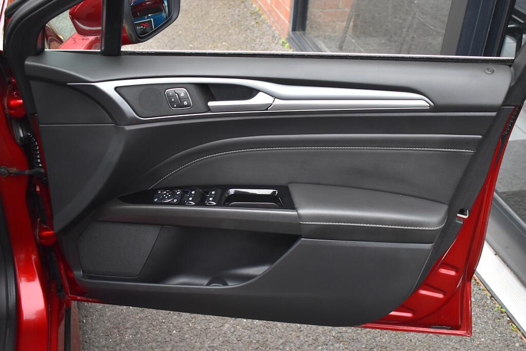Ford Mondeo view 27