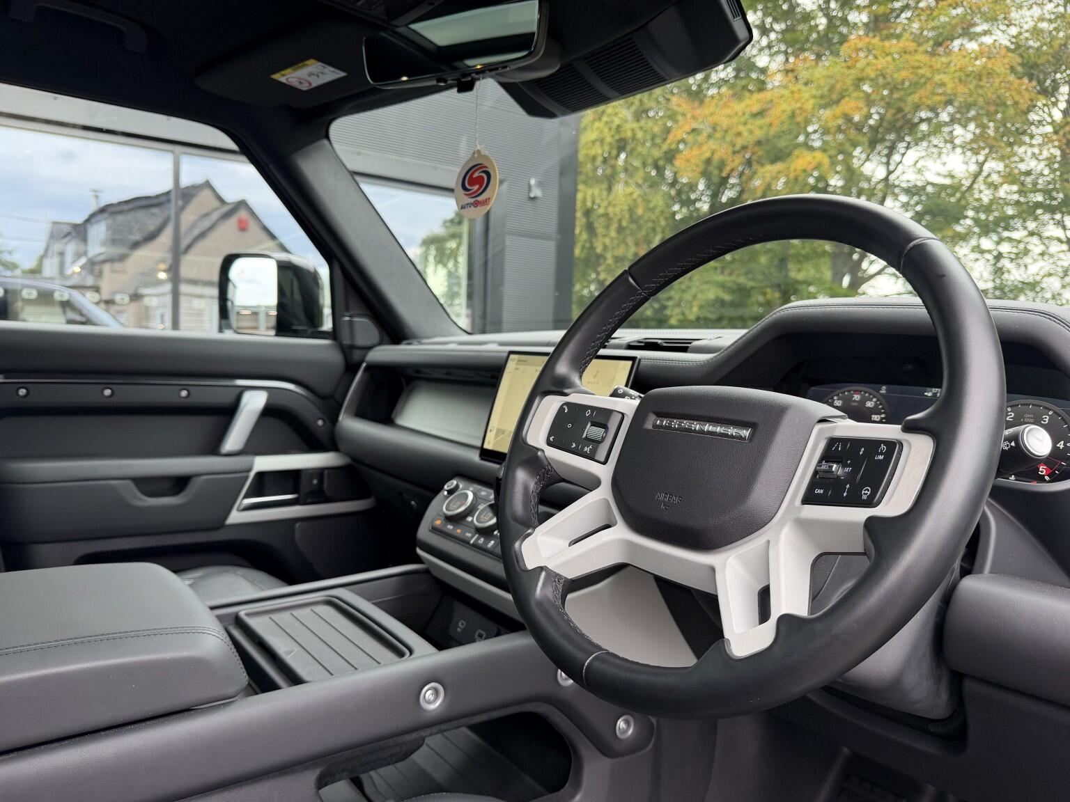 Land Rover Defender 110 view 30