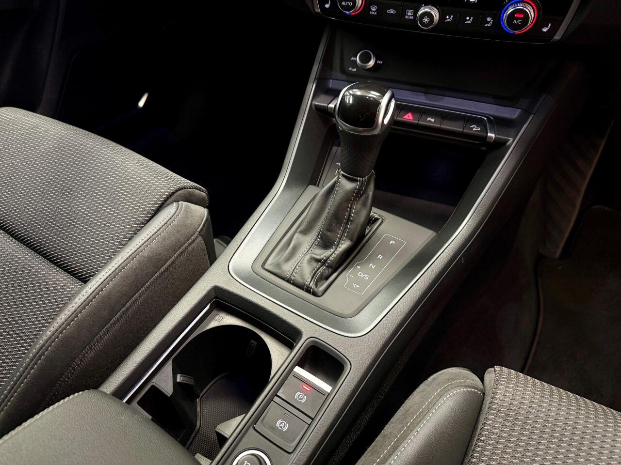 Audi Q3 view 29
