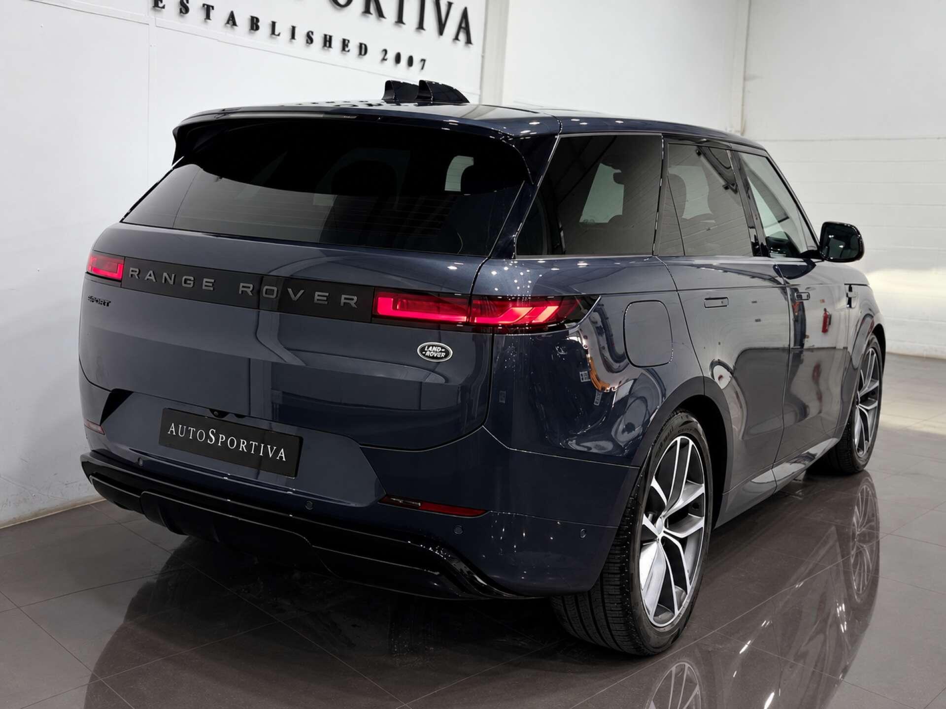 Land Rover Range Rover Sport view 4