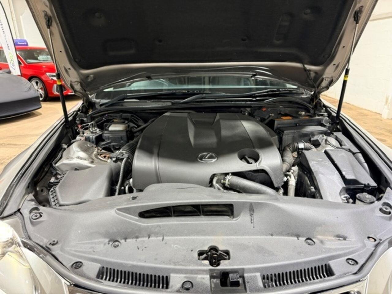 Lexus IS view 18