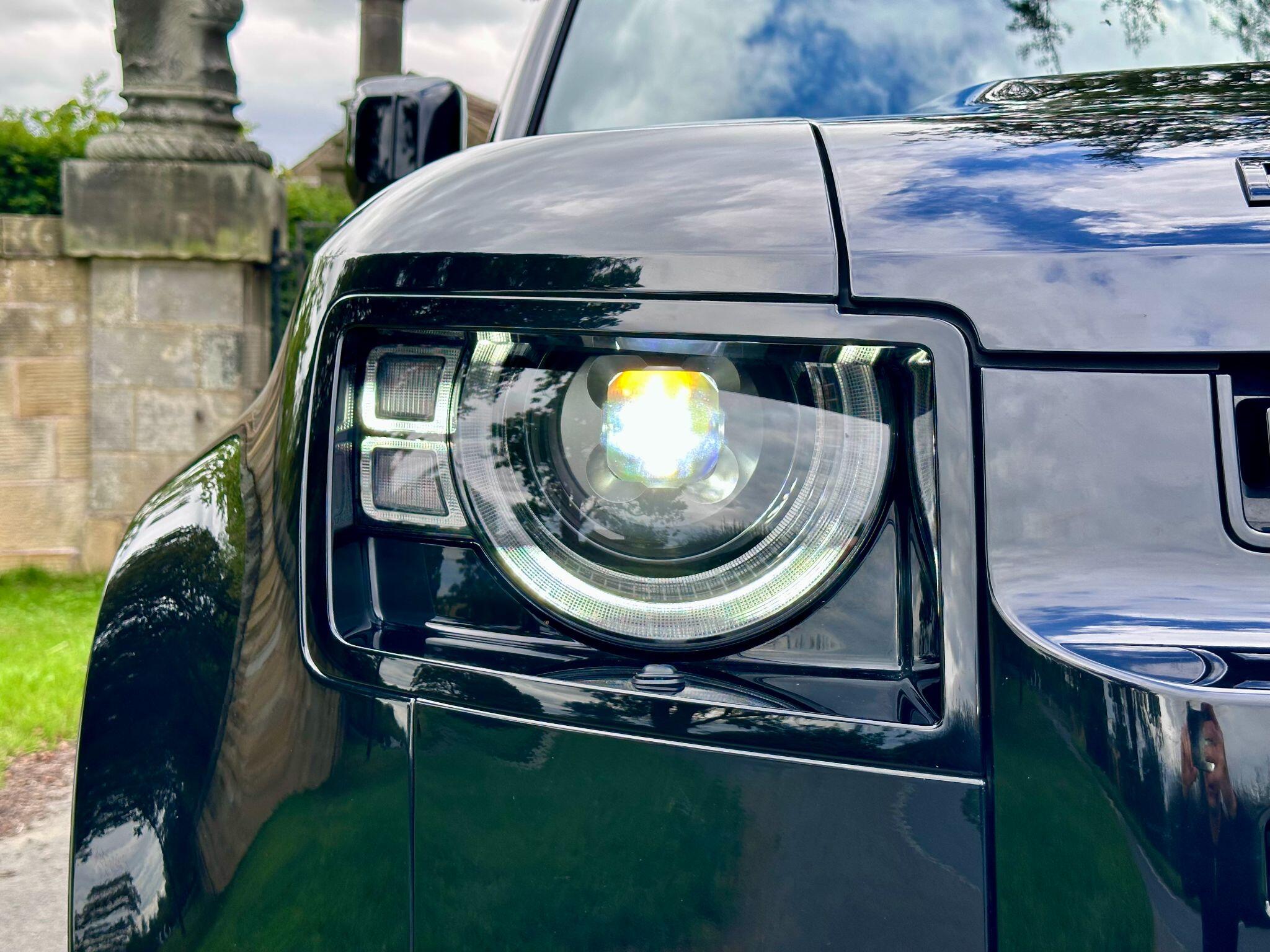 Land Rover Defender 90 view 34