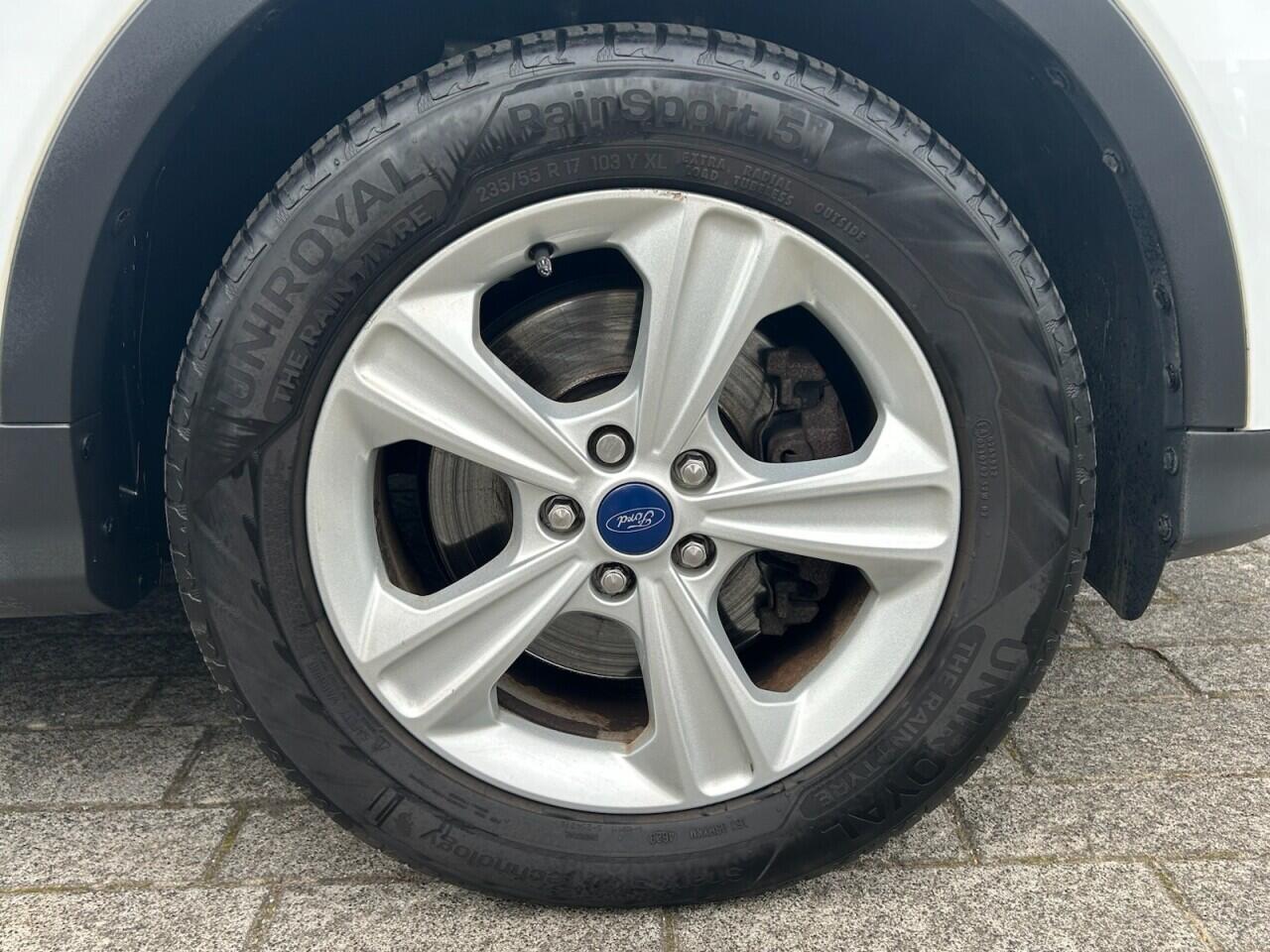 Ford Kuga view 4