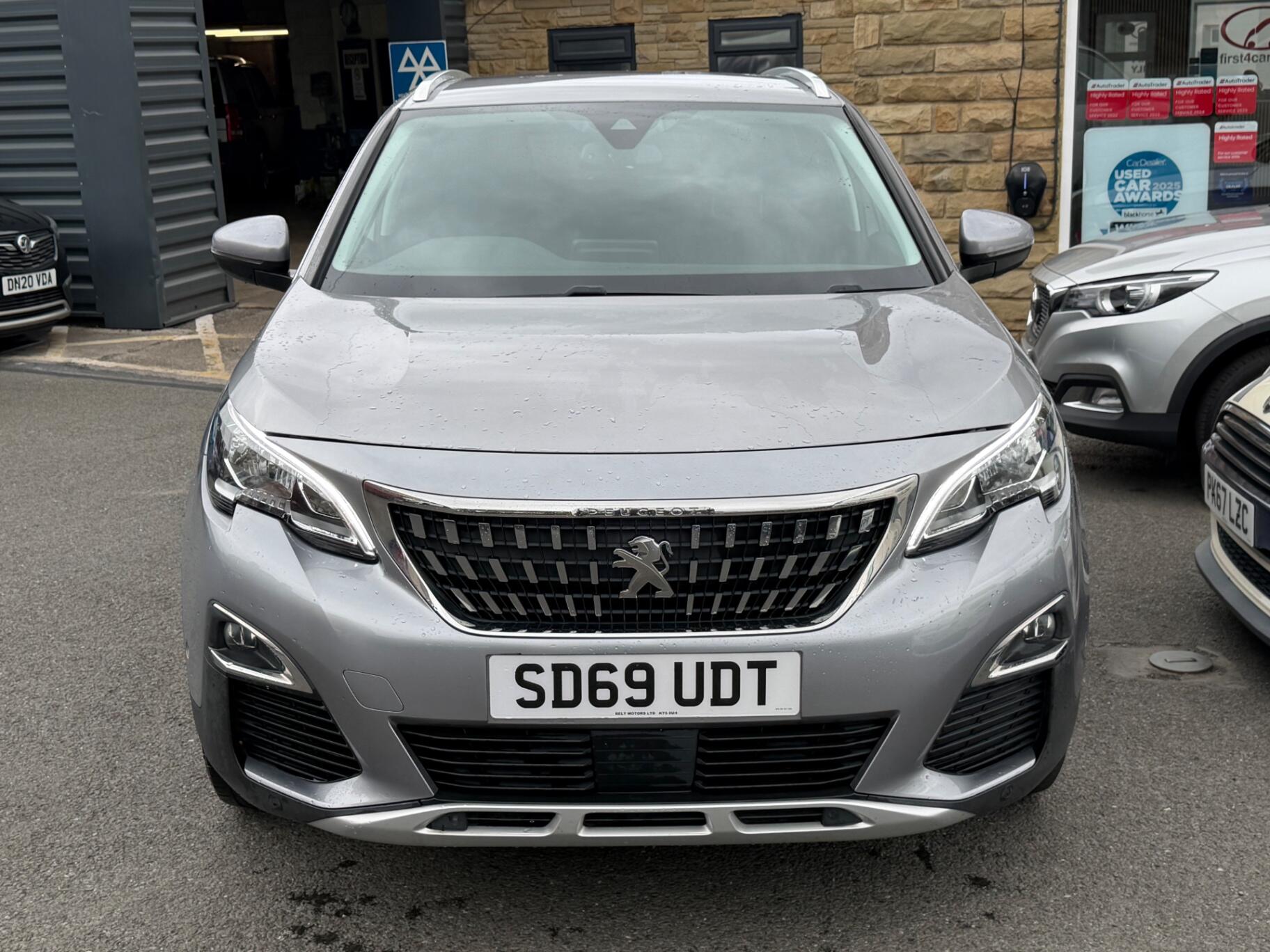 Peugeot 3008 view 3