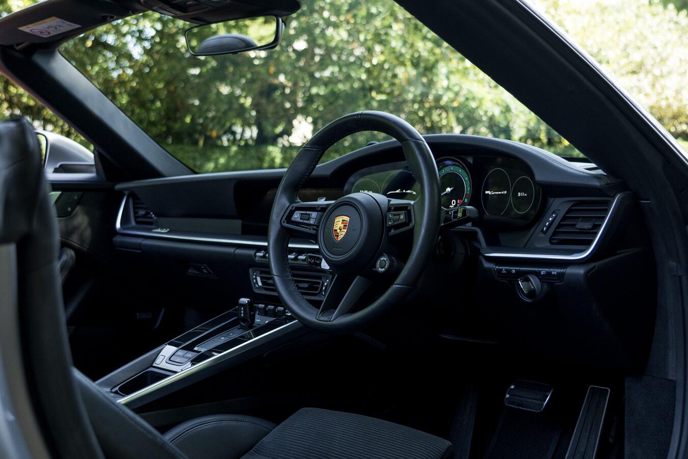 Porsche 911 view 27