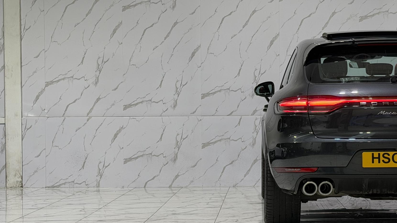 Porsche Macan view 40