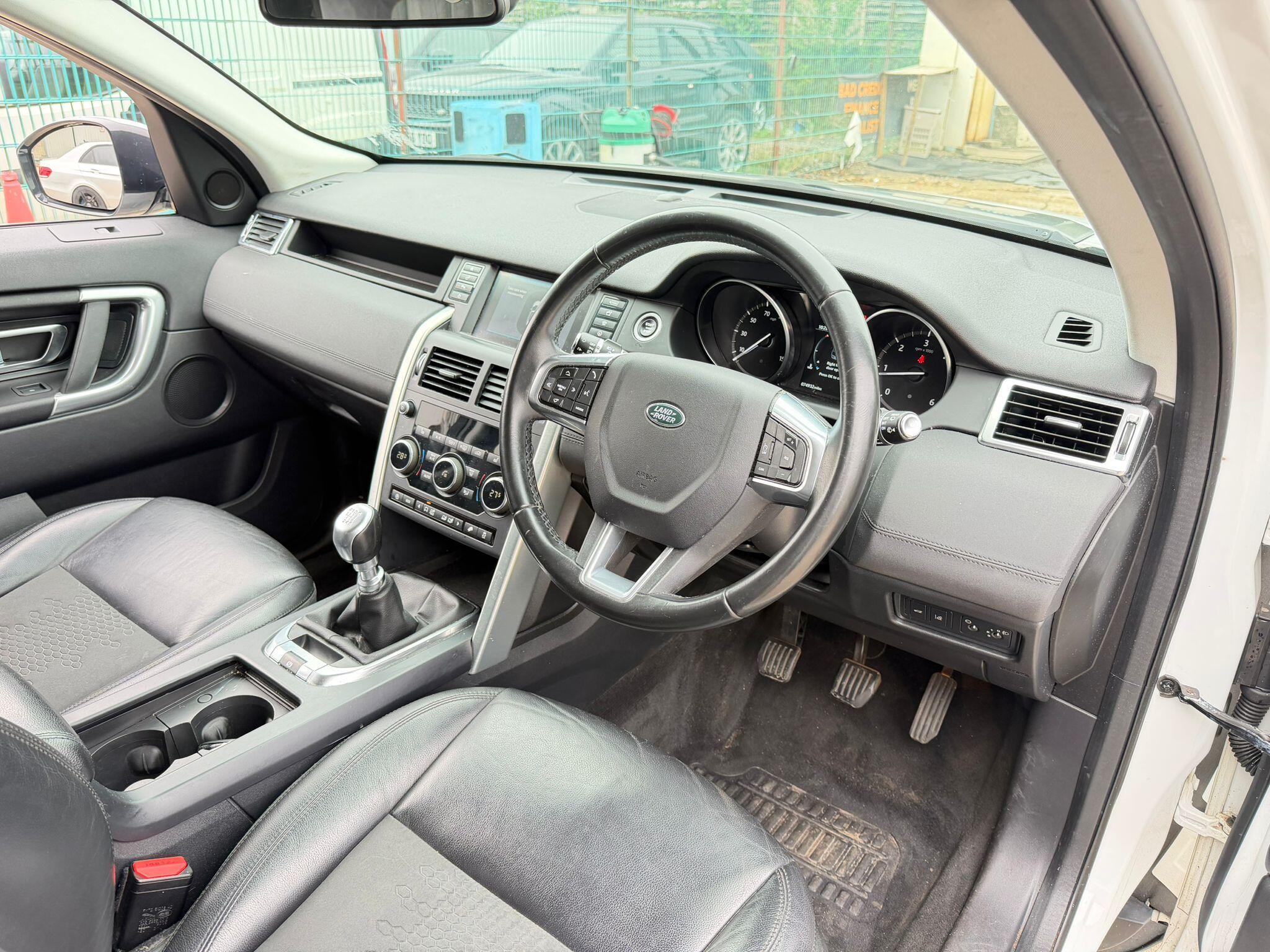 Land Rover Discovery Sport view 13