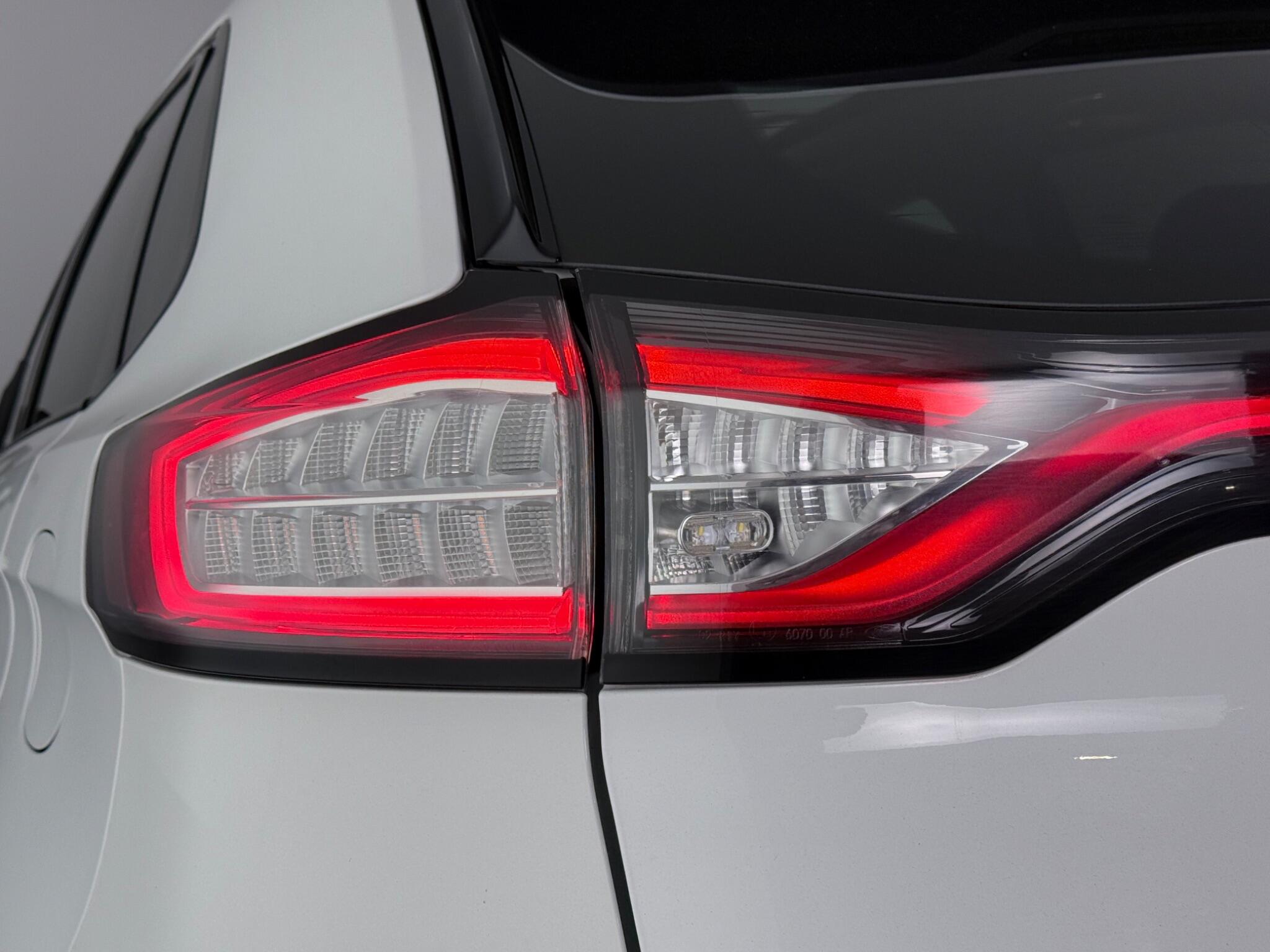 Ford Edge view 12