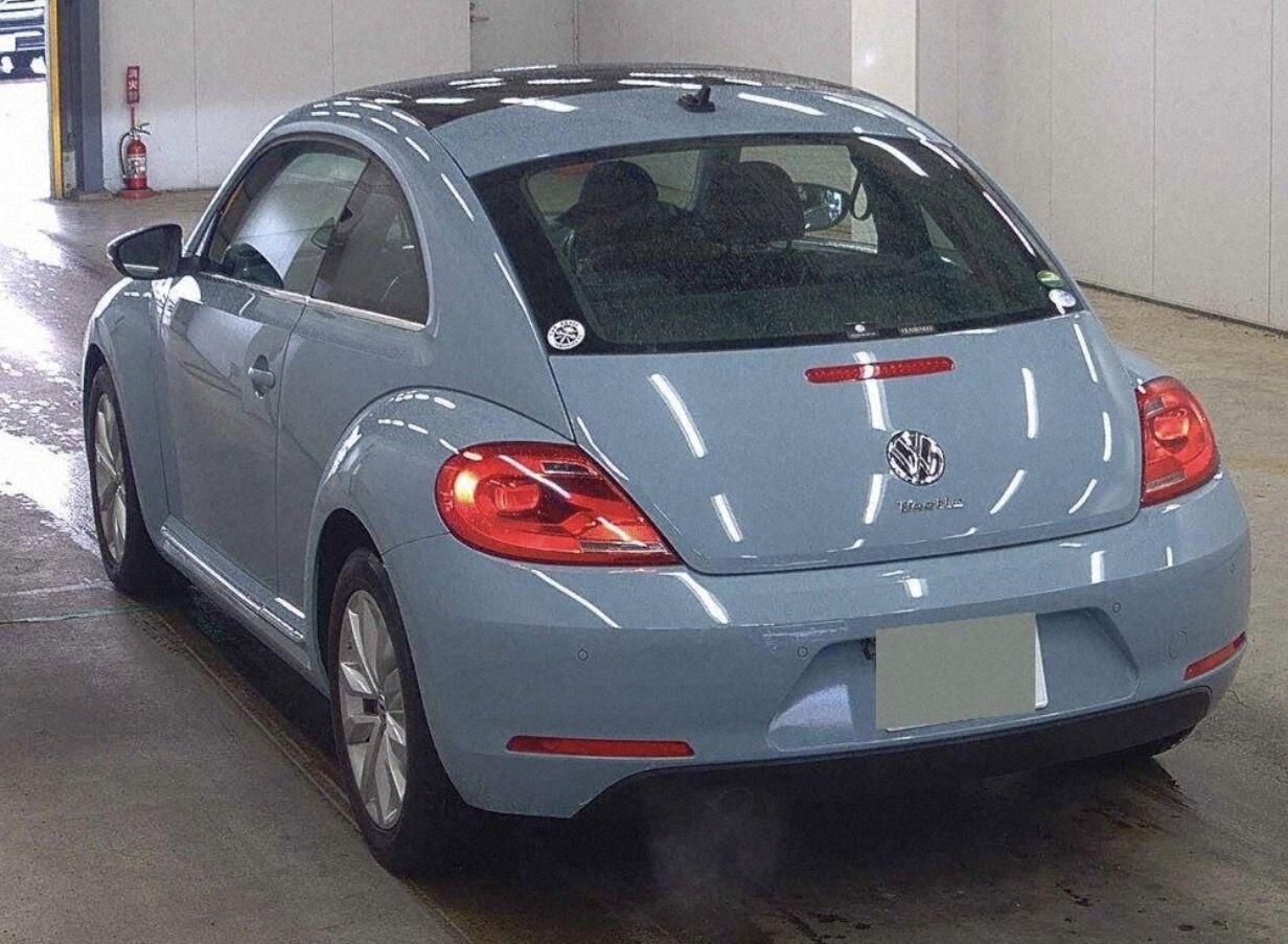 Volkswagen Beetle view 3
