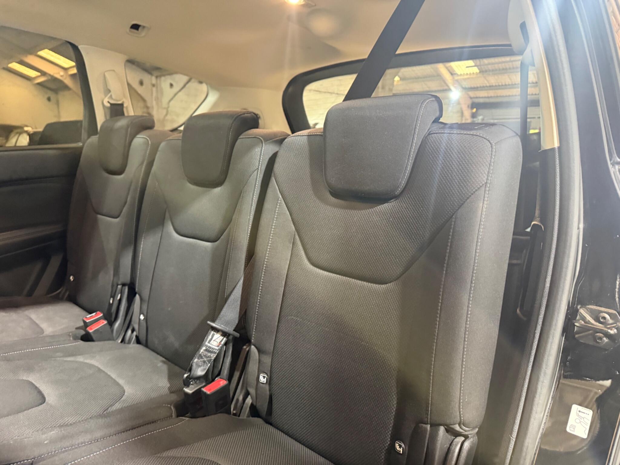 Ford S-Max view 28