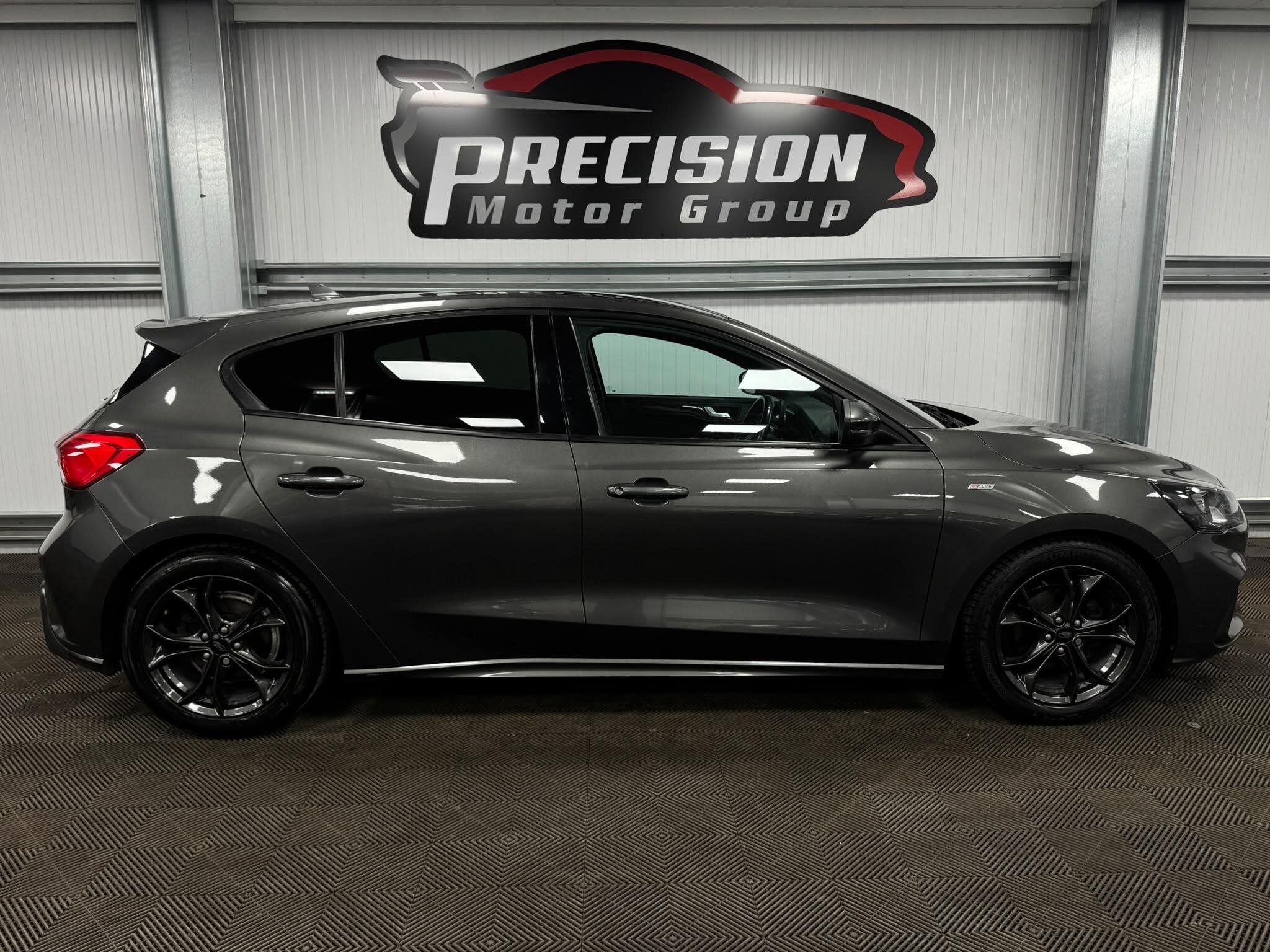 Ford Focus view 3