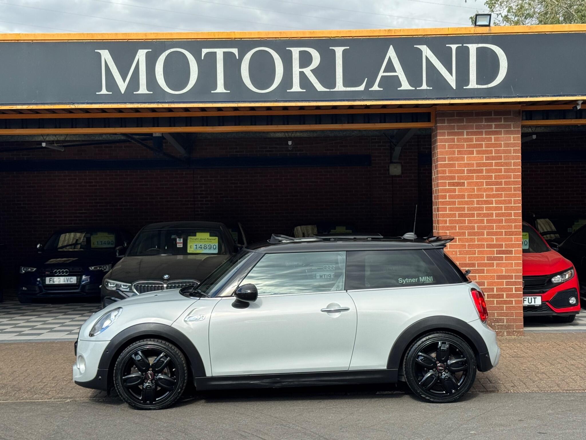 Mini Hatch view 6