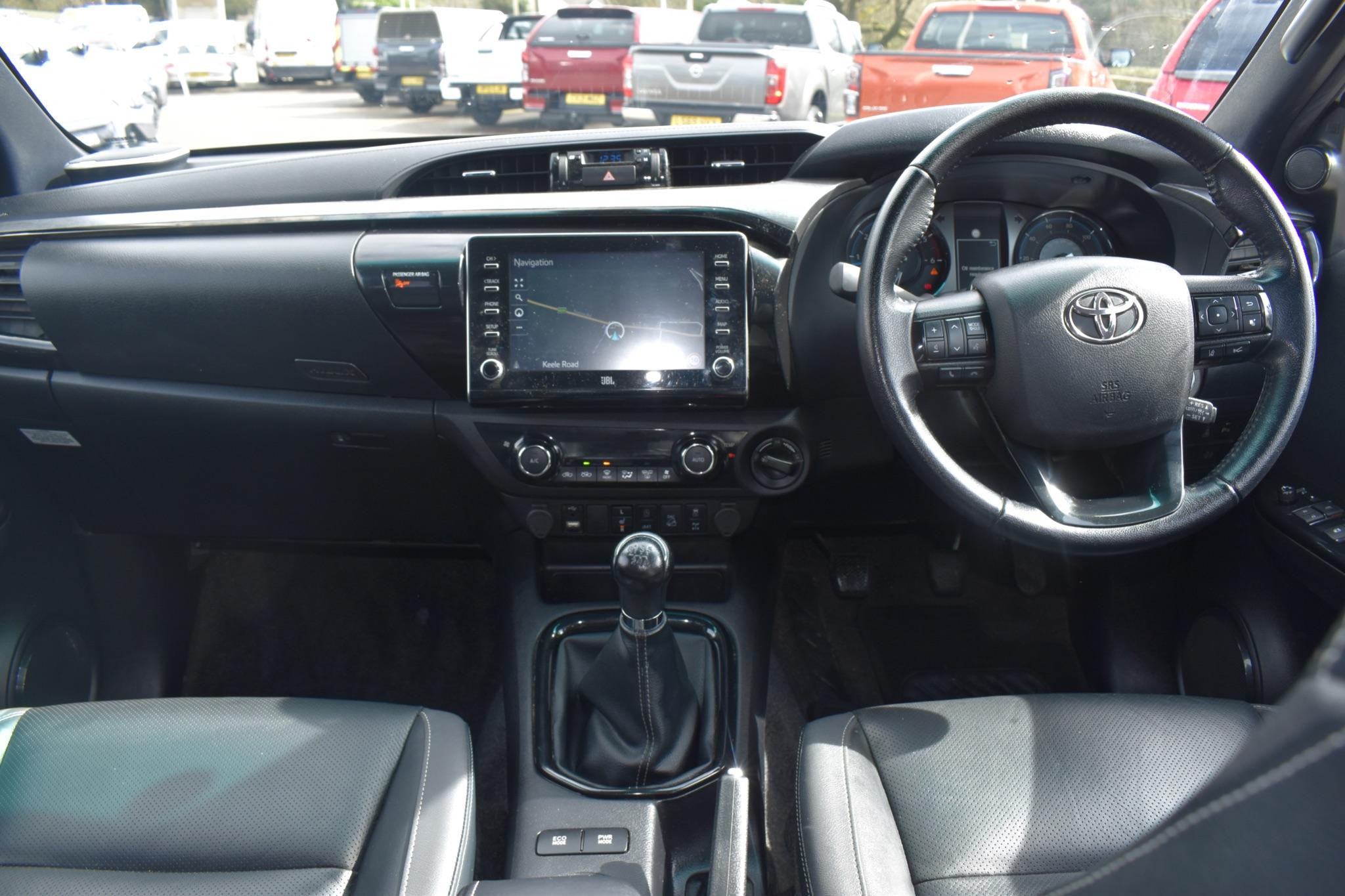 Hilux - 2.8 D-4D Invincible X 4WD Euro 6 (s/s) 4dr - Image 18