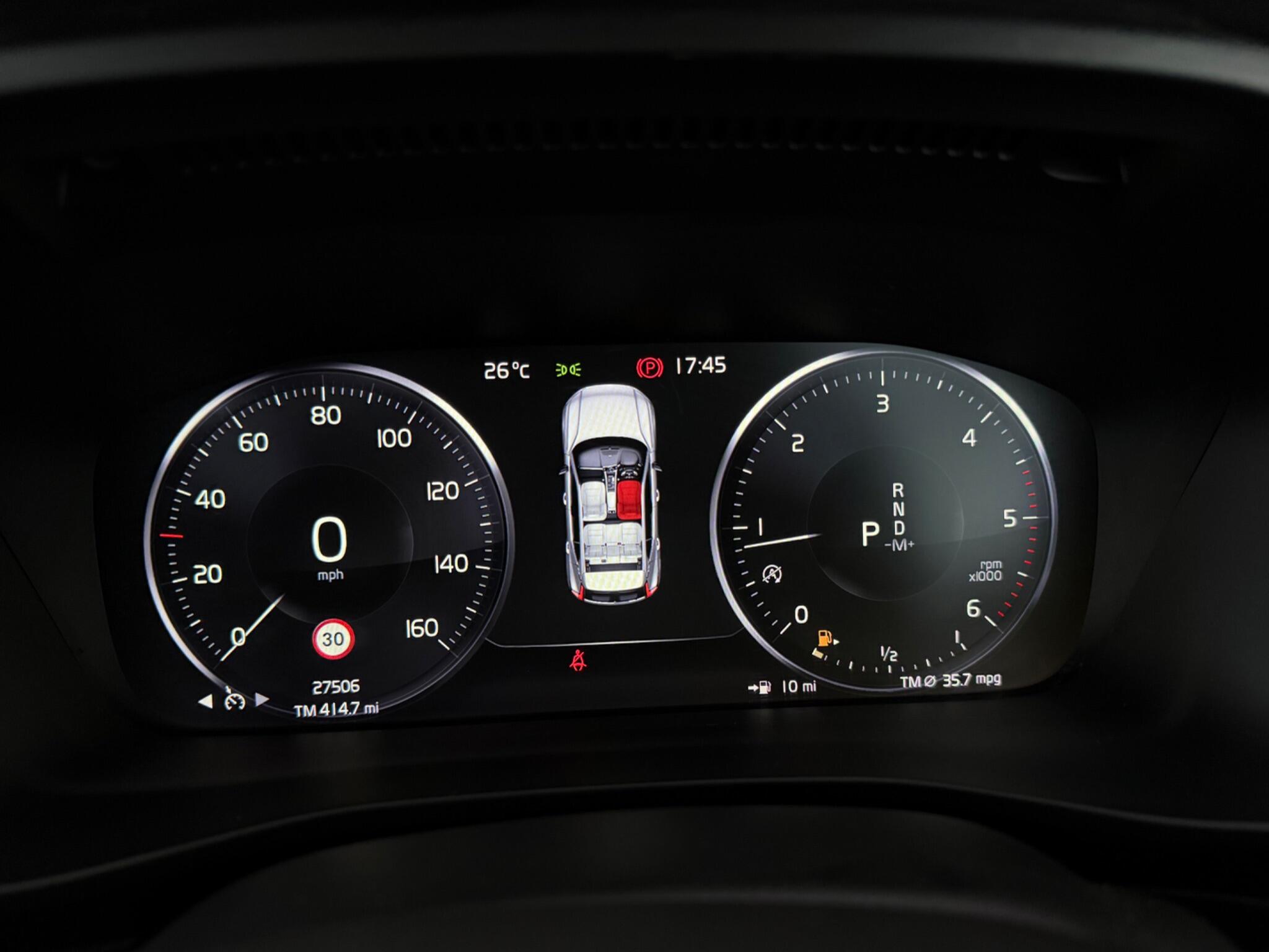 Volvo XC40 view 16