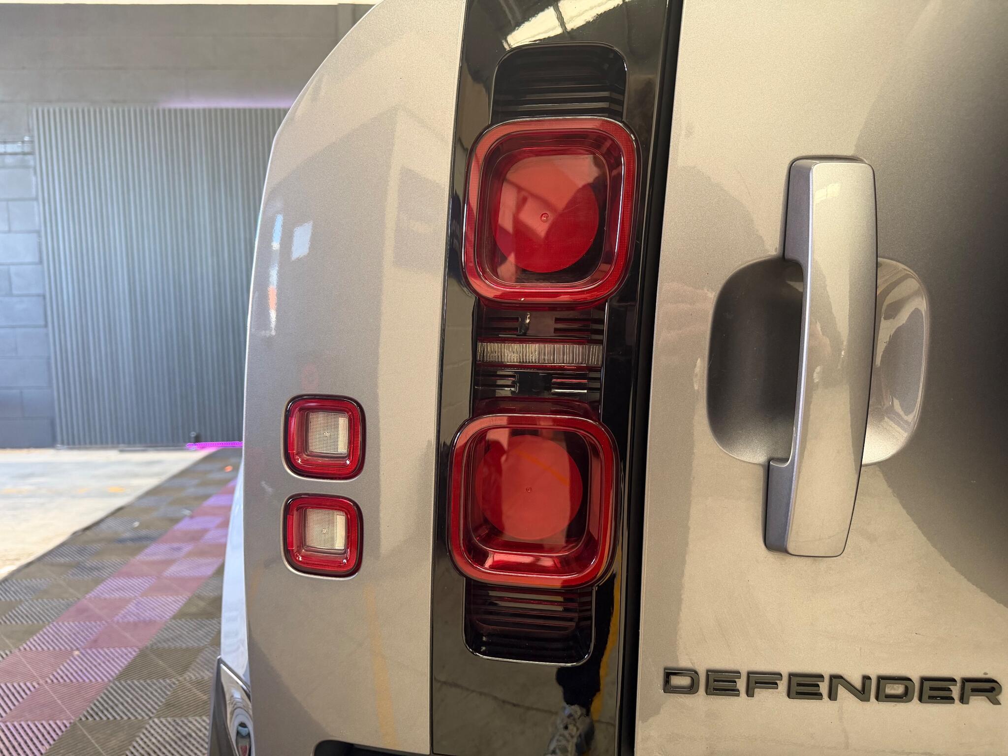 Land Rover Defender view 31