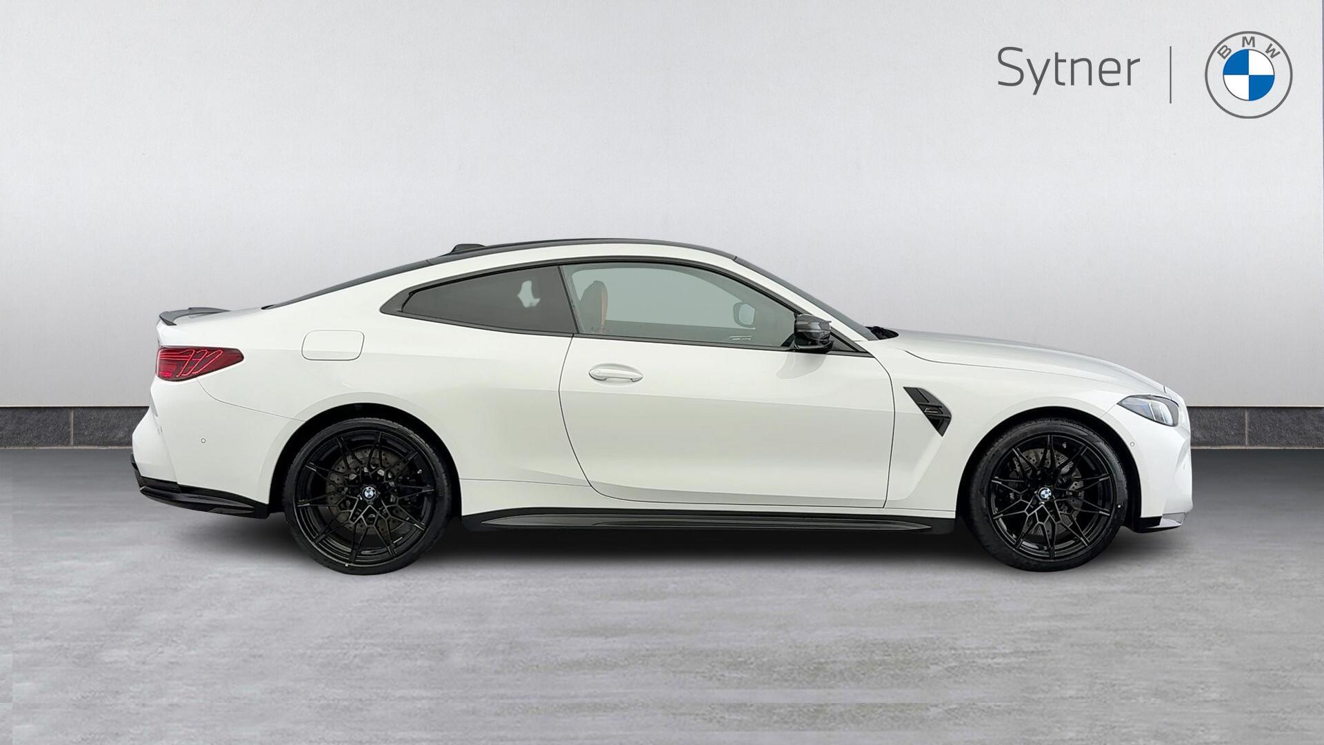 BMW M4 view 3