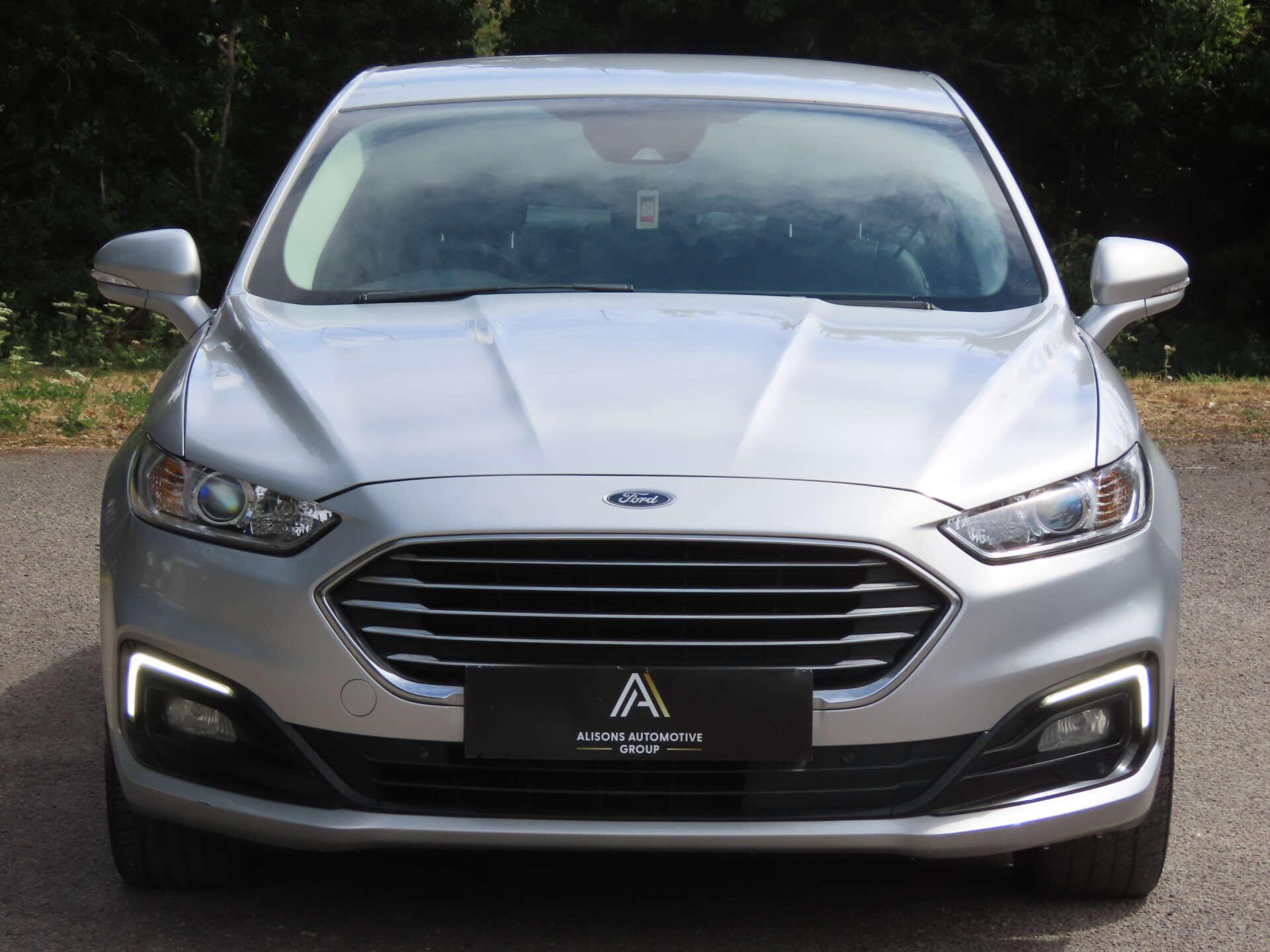 Ford Mondeo view 2