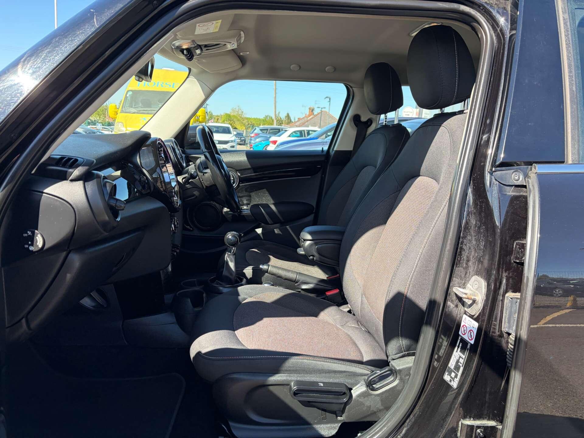Mini Cooper view 15