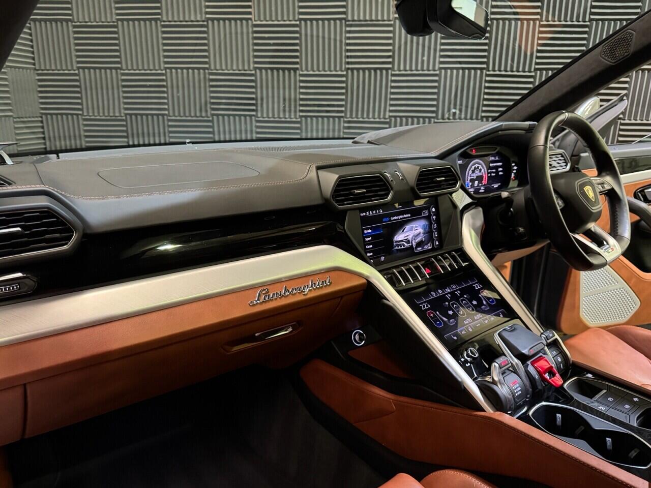 Lamborghini Urus view 13