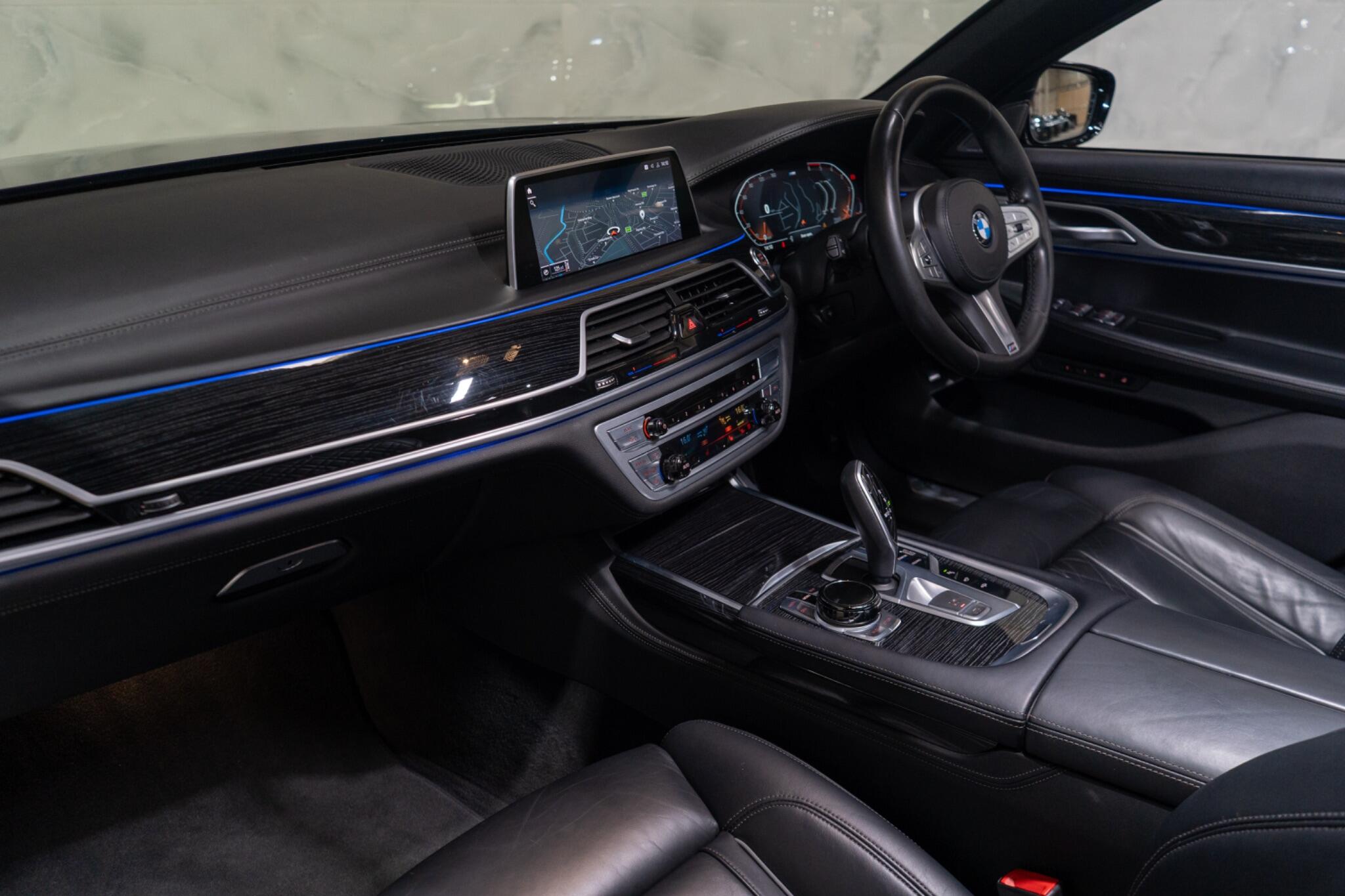 BMW 7 Series view 13