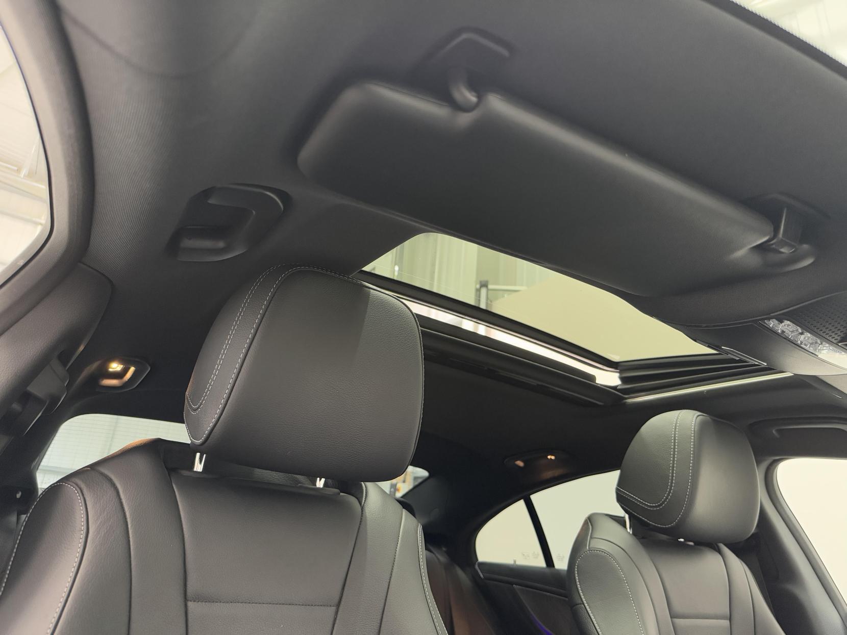Mercedes-Benz CLS view 24