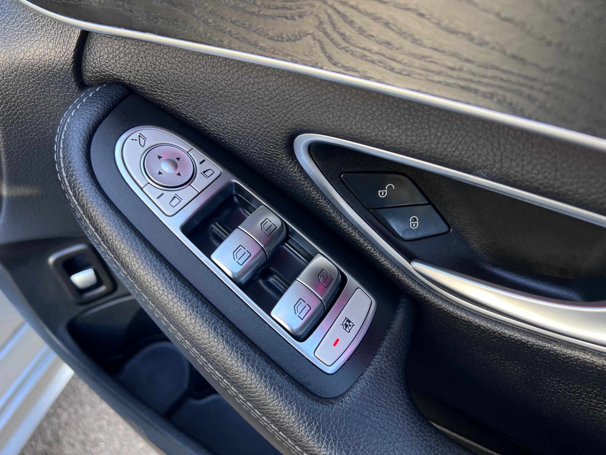 Mercedes-Benz C Class view 31