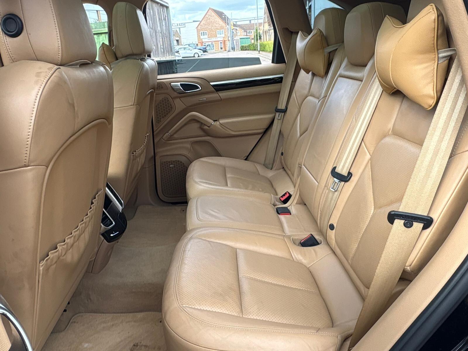 Porsche Cayenne view 16
