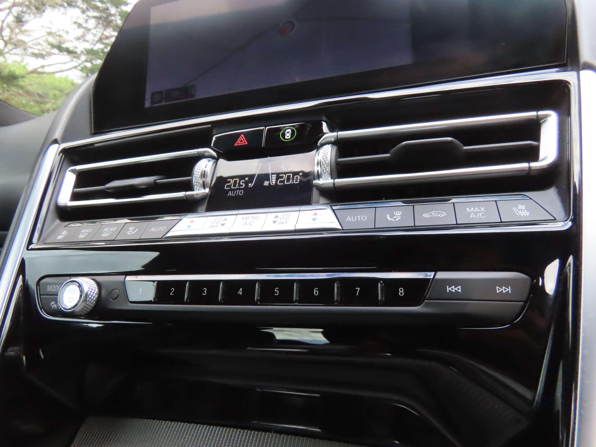 BMW 8 Series view 12
