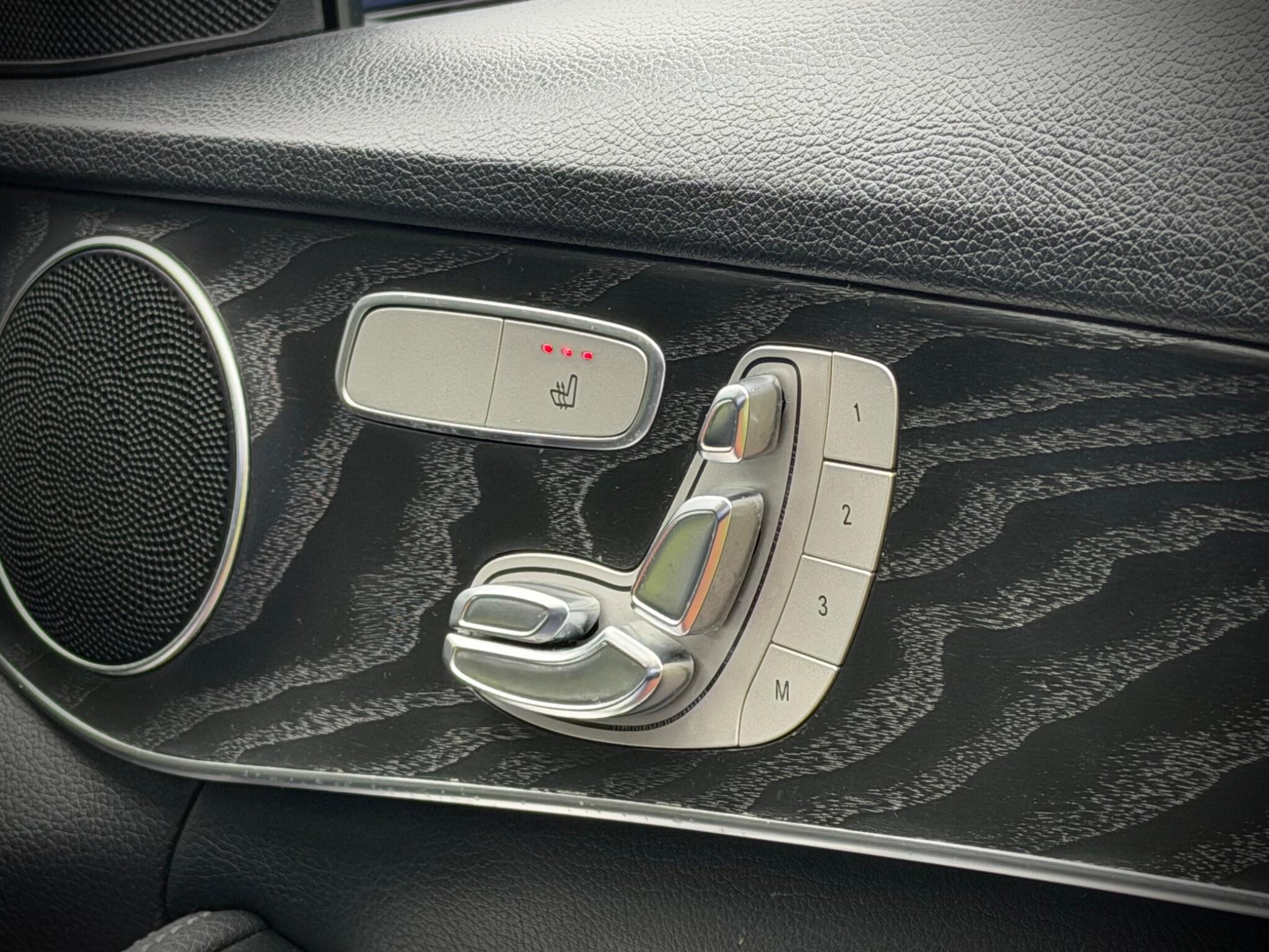 Mercedes-Benz C-Class view 30