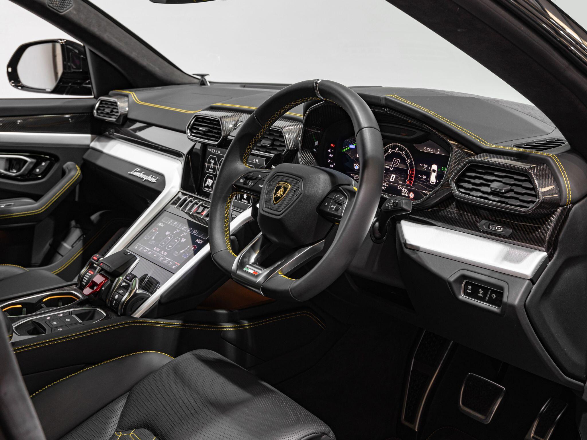 Lamborghini Urus view 18