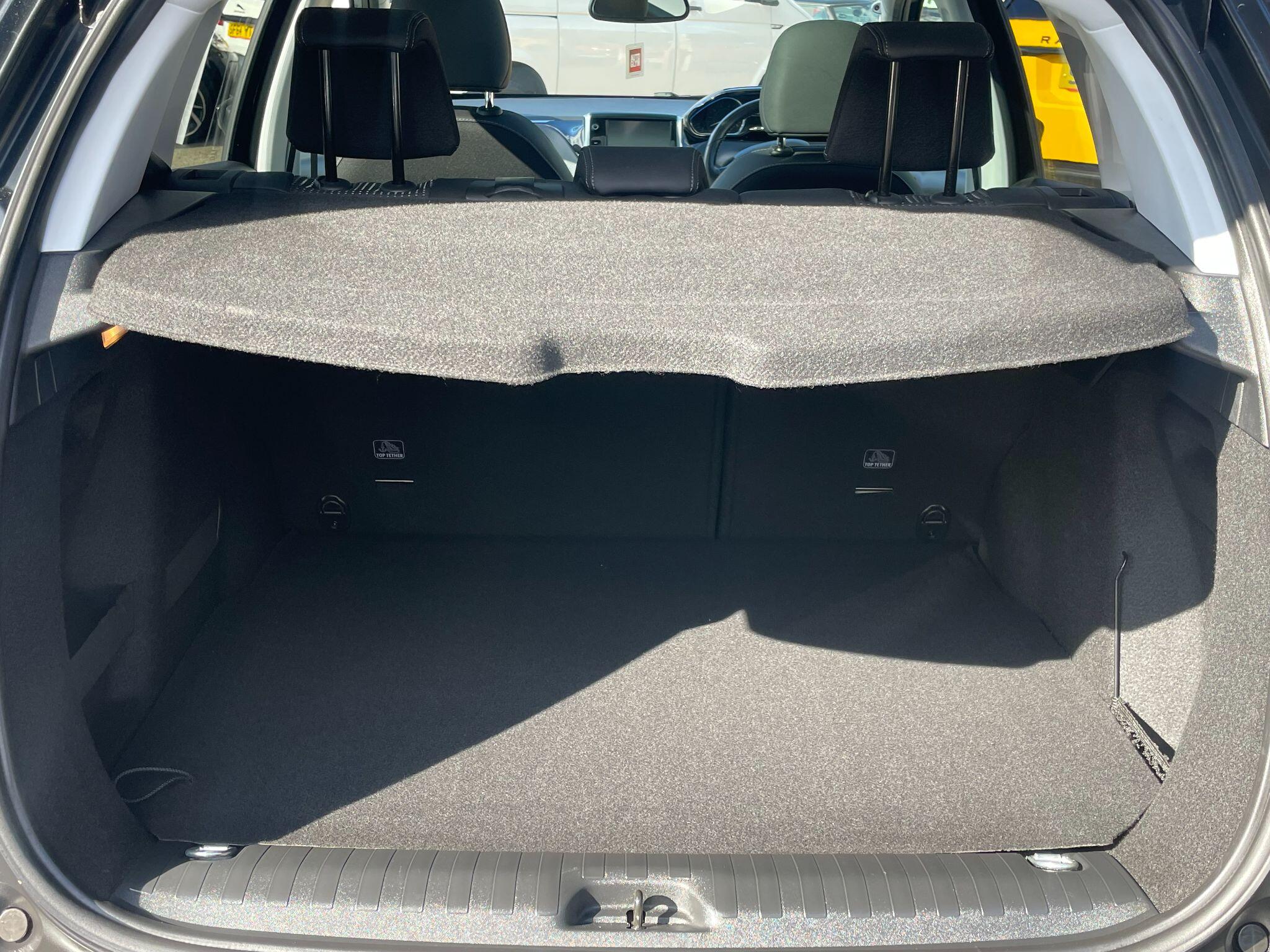Peugeot 2008 view 18