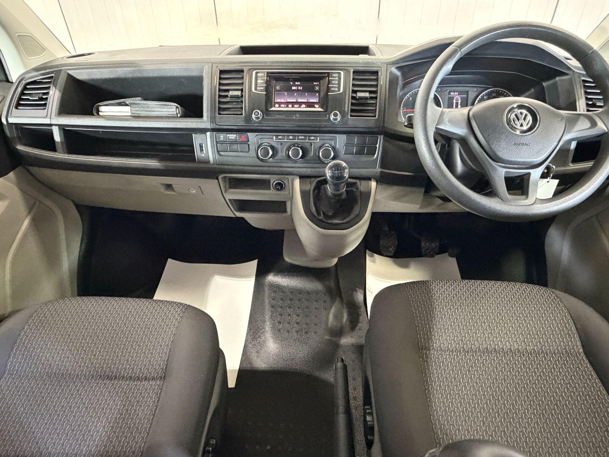 Volkswagen Transporter view 13
