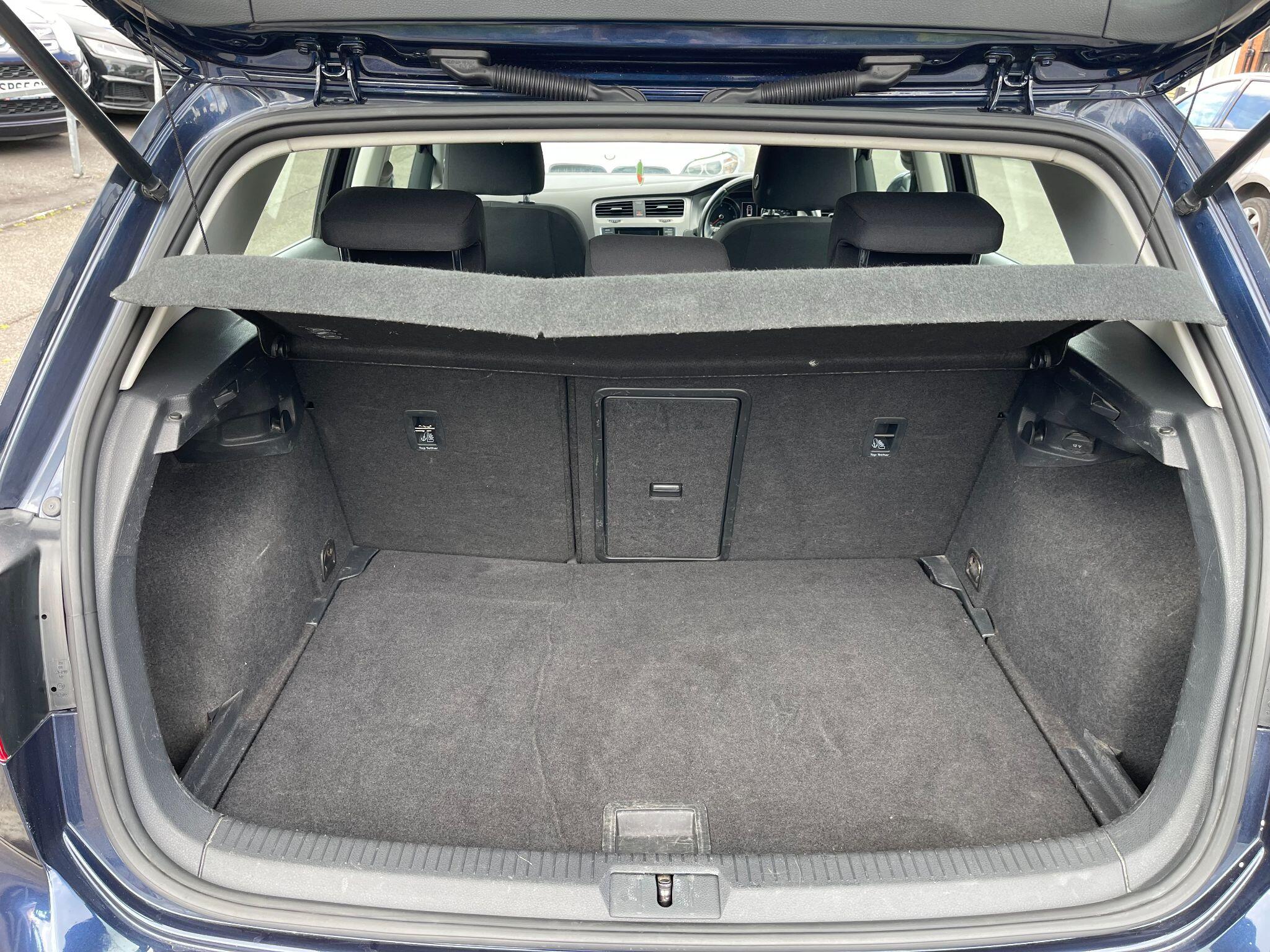 Volkswagen Golf view 18