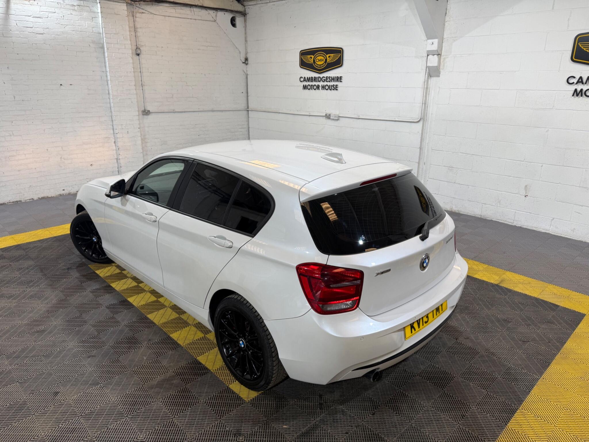 BMW 1 Series view 4