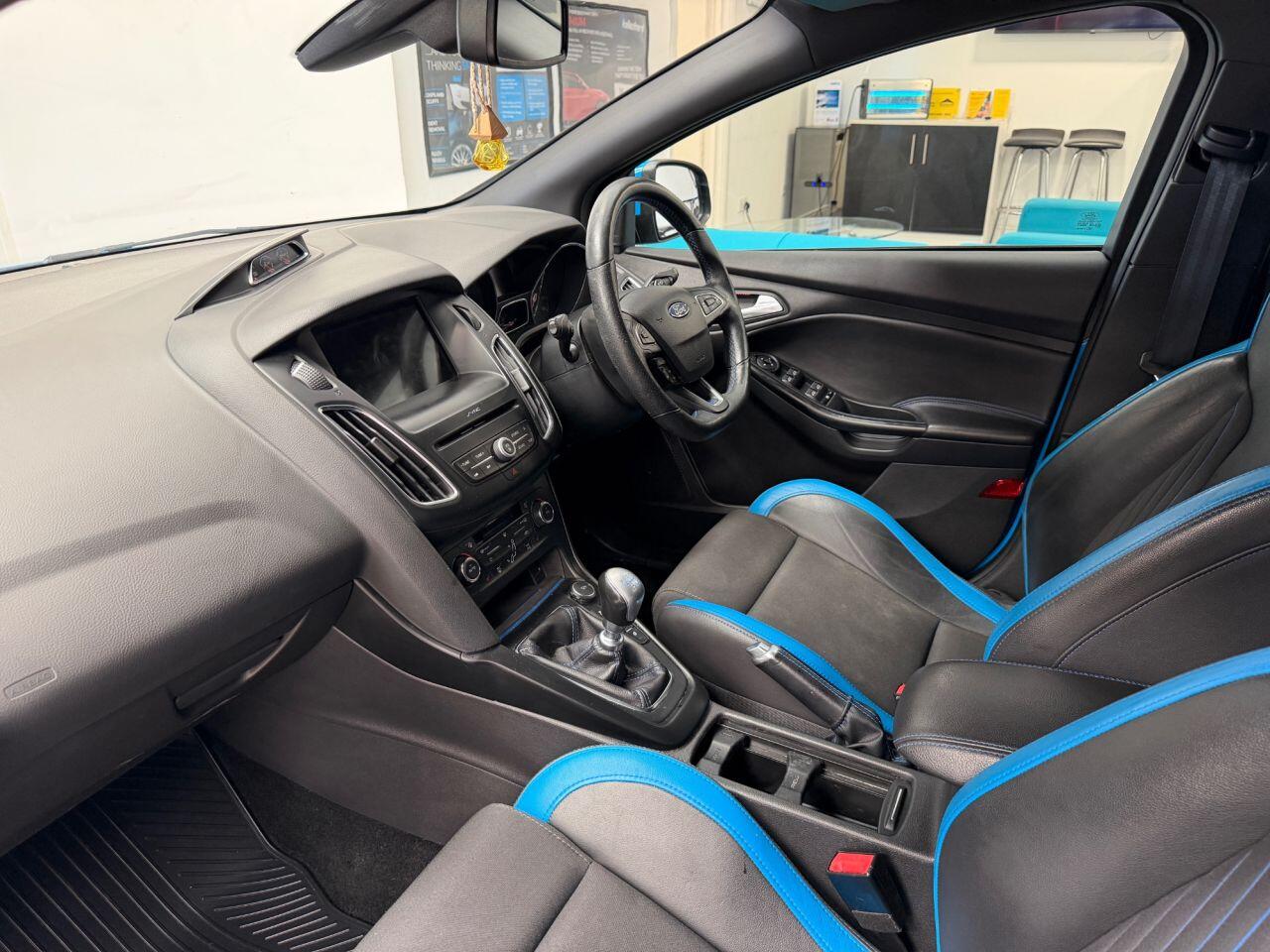 Ford Focus view 2