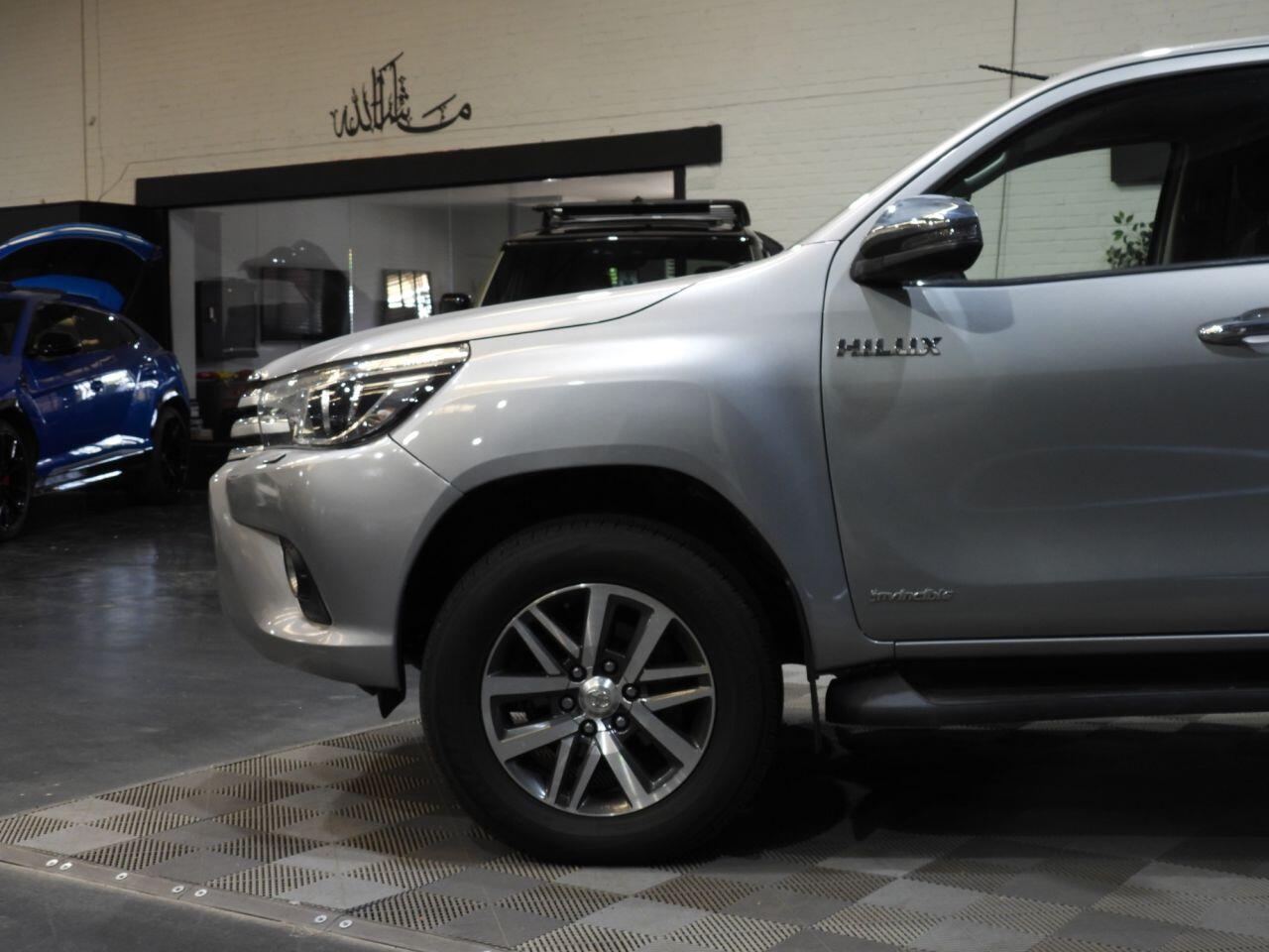 Toyota Hilux view 21