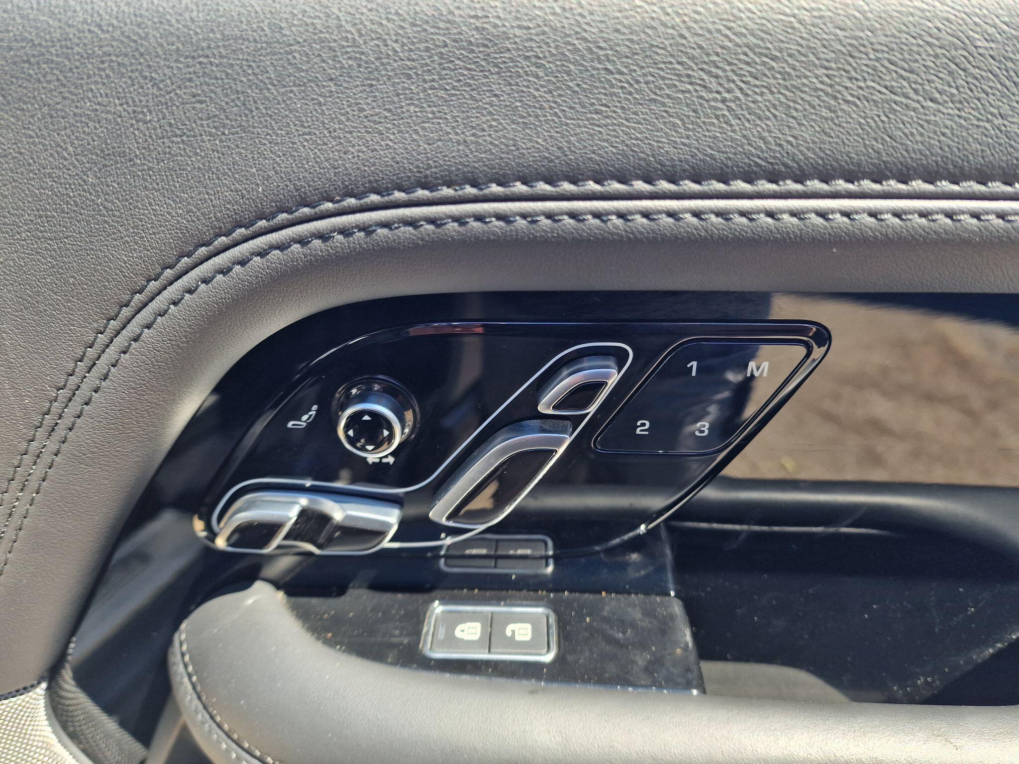 Land Rover Range Rover view 24