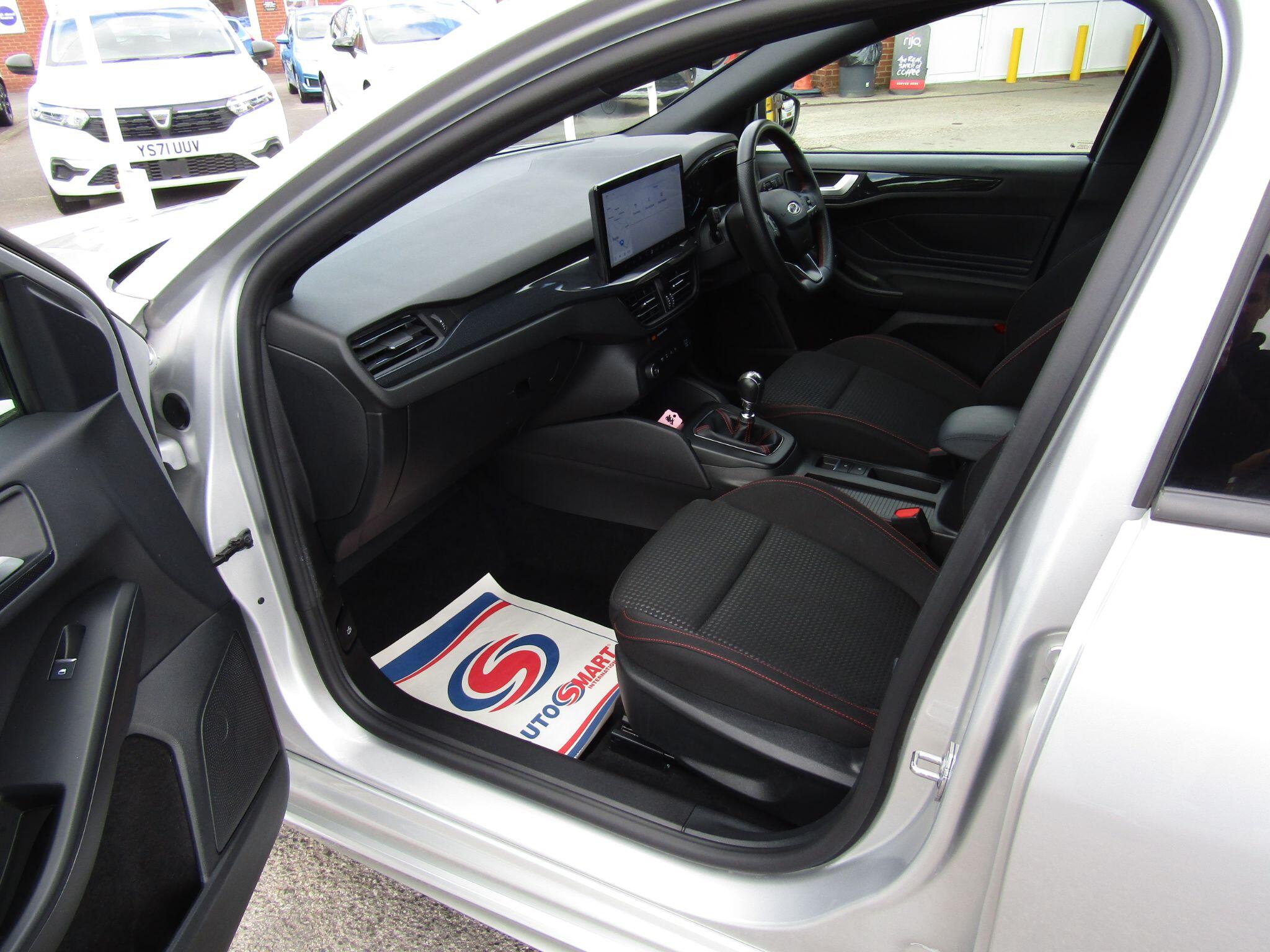 Ford Focus view 27