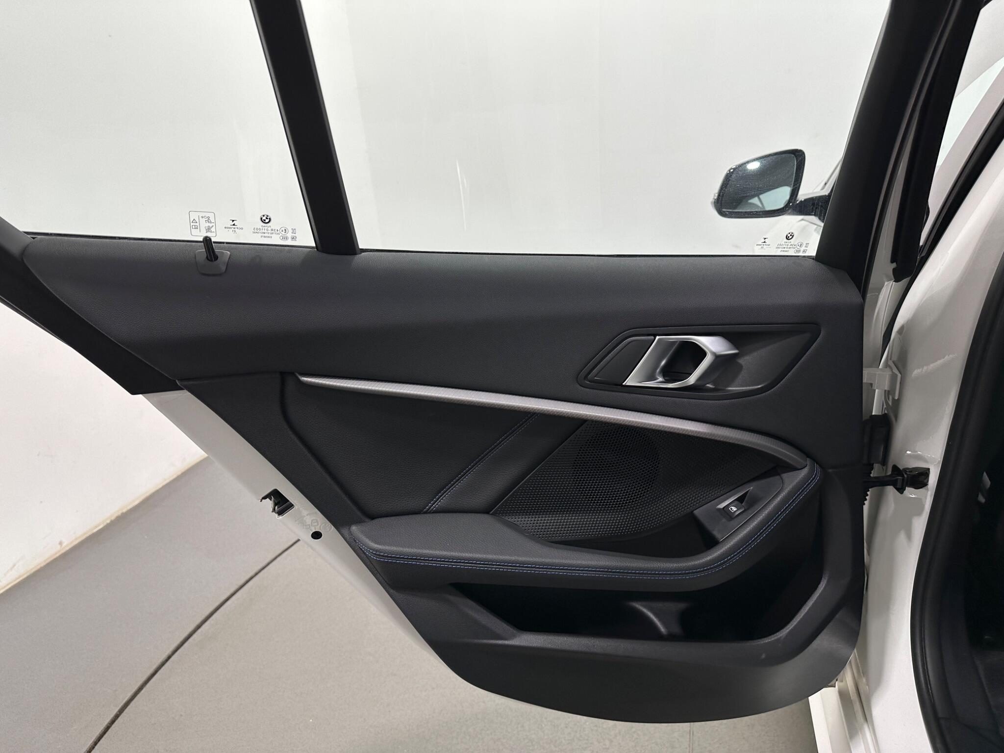 BMW 1 Series view 42