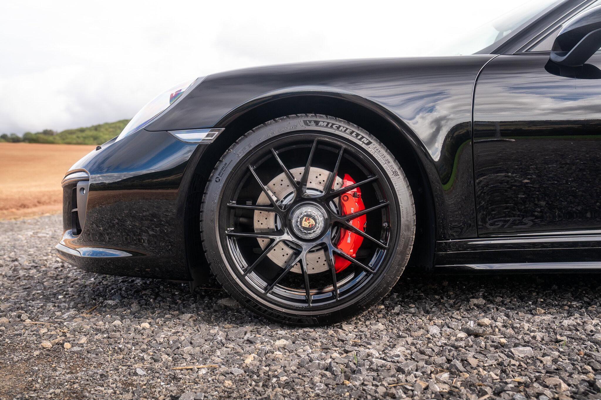 Porsche 911 view 19