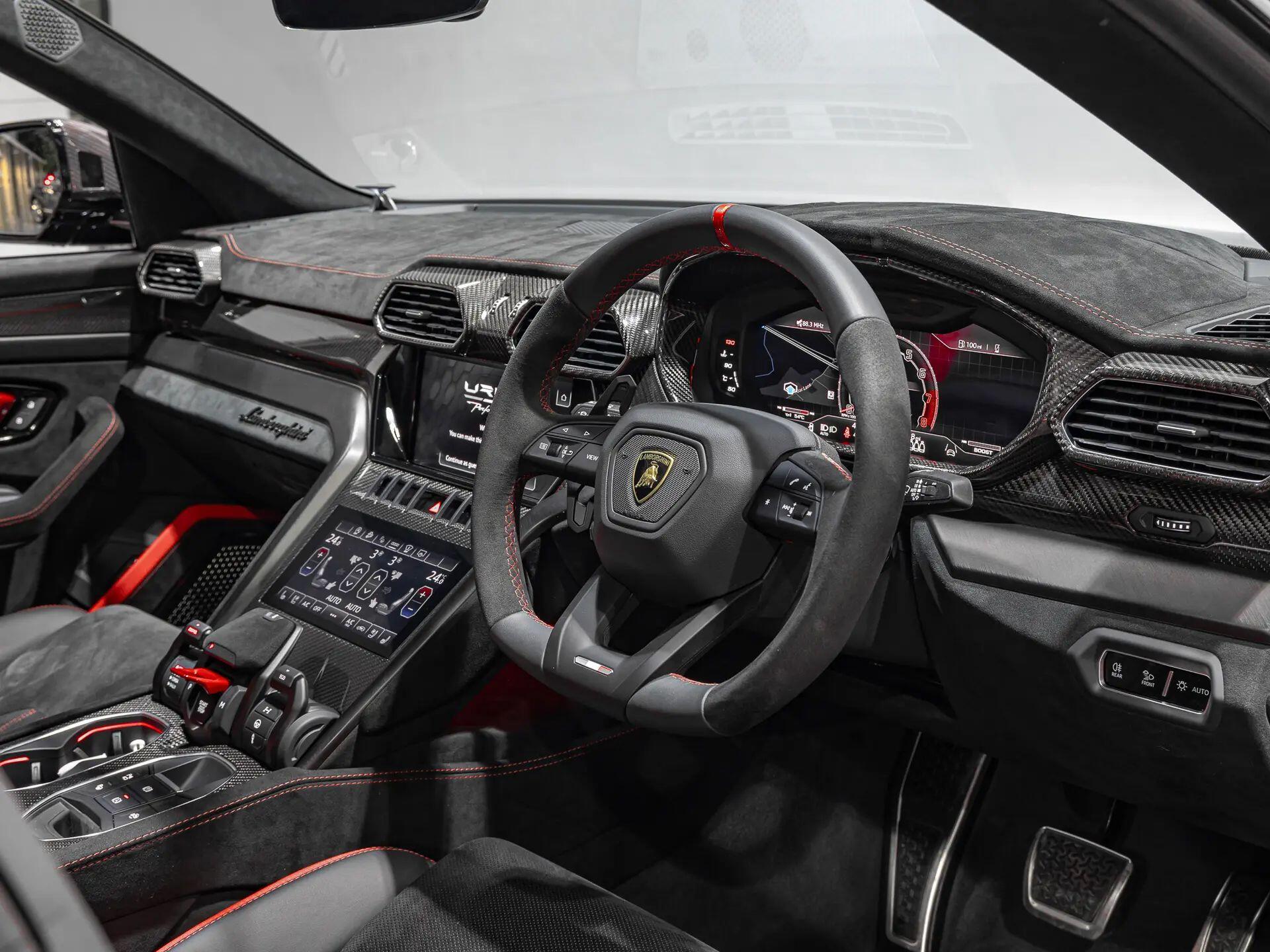 Lamborghini Urus view 21