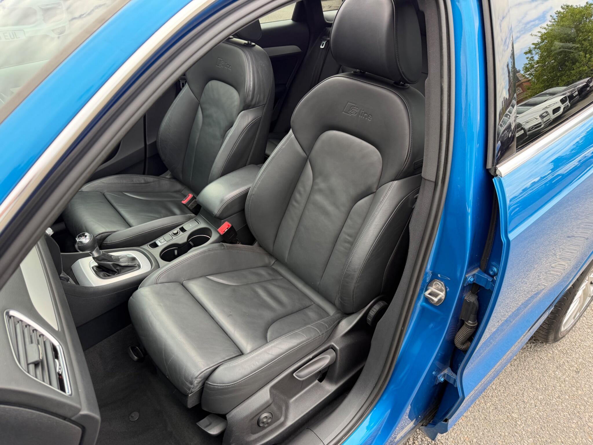 Audi Q3 view 19