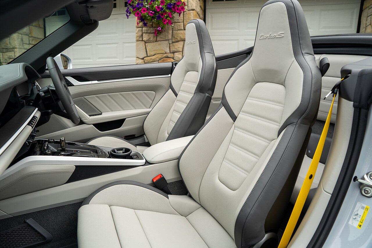 Porsche 911 view 74