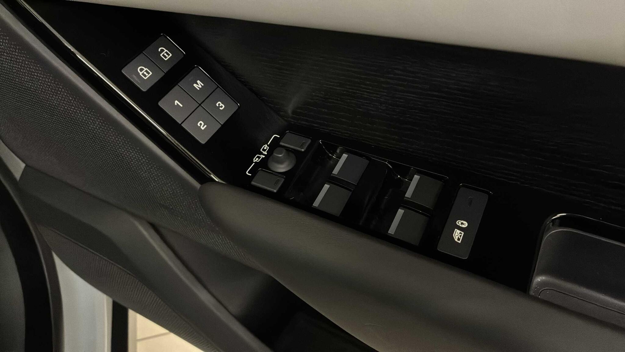 Land Rover Range Rover Velar view 29
