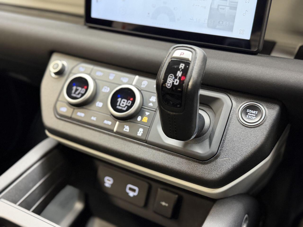 Land Rover Defender 110 view 33