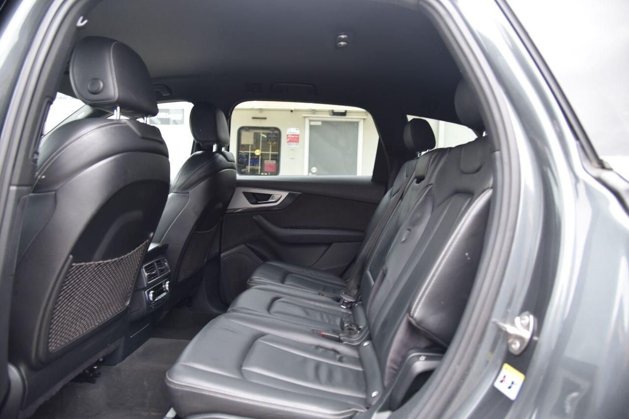 Audi Q7 view 26