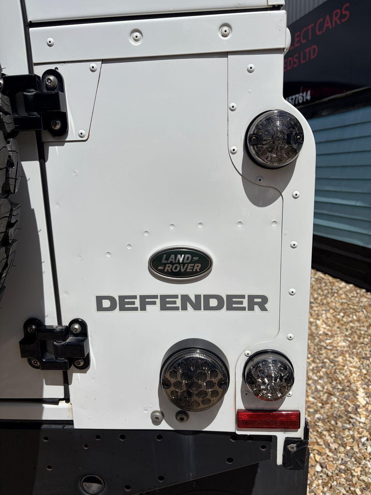 Land Rover Defender view 33