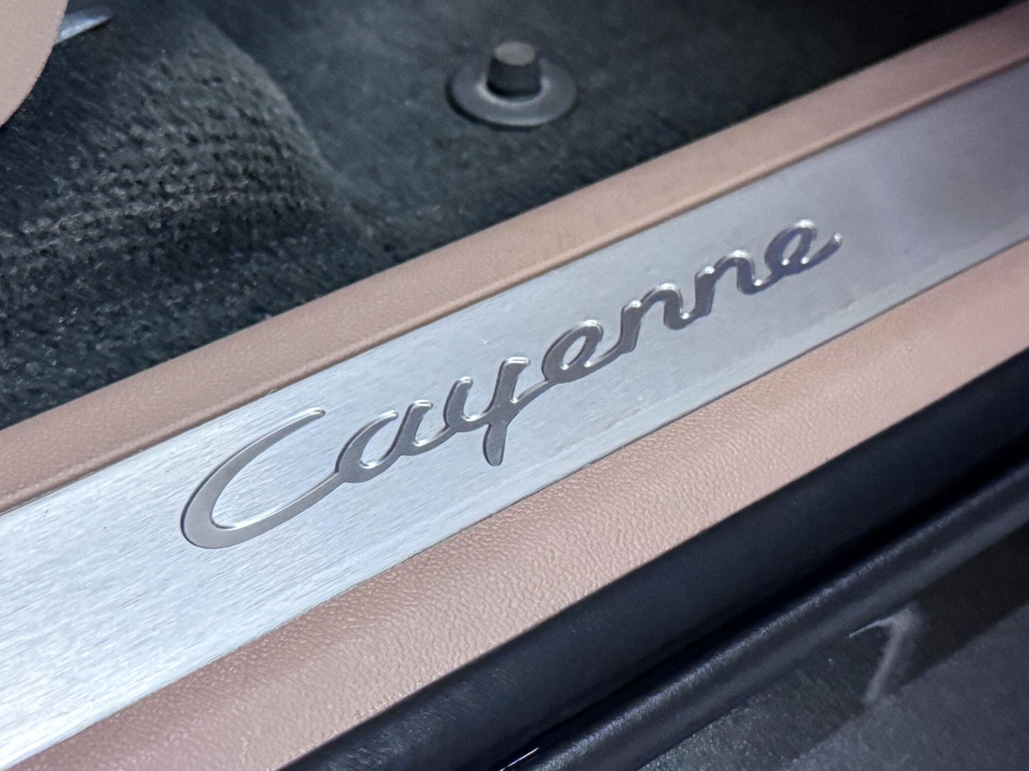 Porsche Cayenne view 33
